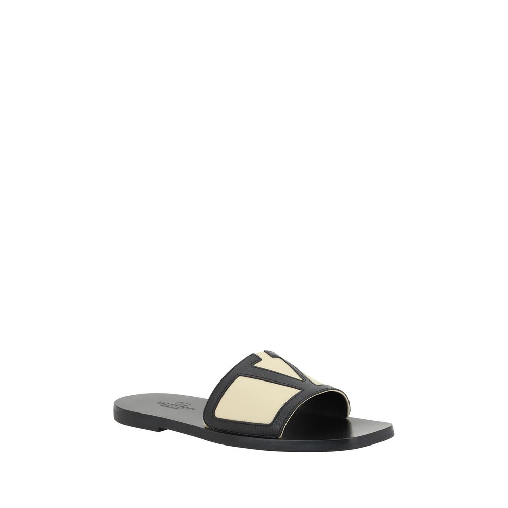 Sandalen mit V-Logo