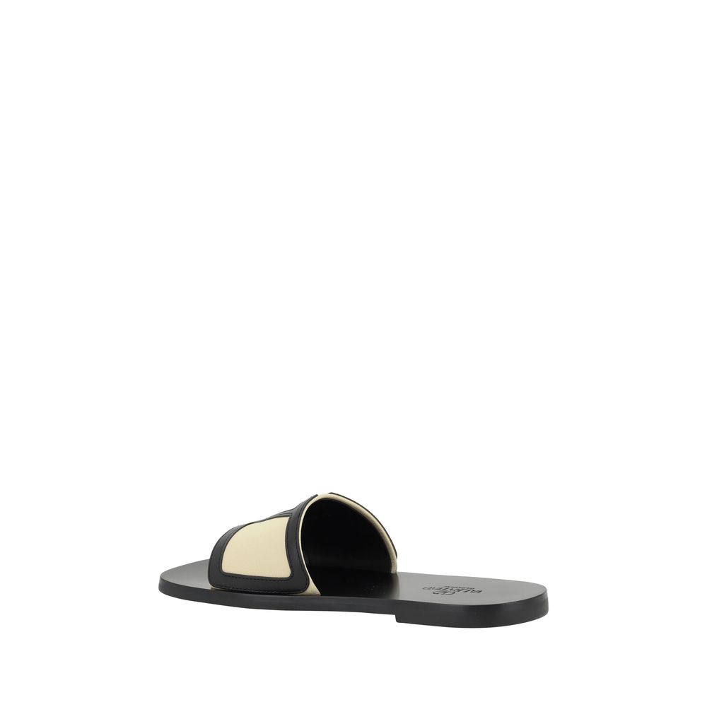 Sandalen mit V-Logo