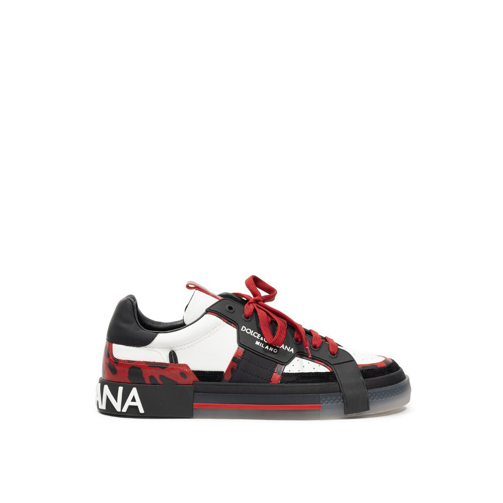 Schwarz-weißer Ledersneaker