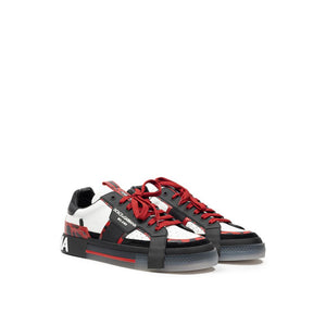 Schwarz-weißer Ledersneaker