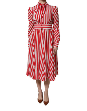Weiß-rot gestreiftes Midikleid mit langen Ärmeln