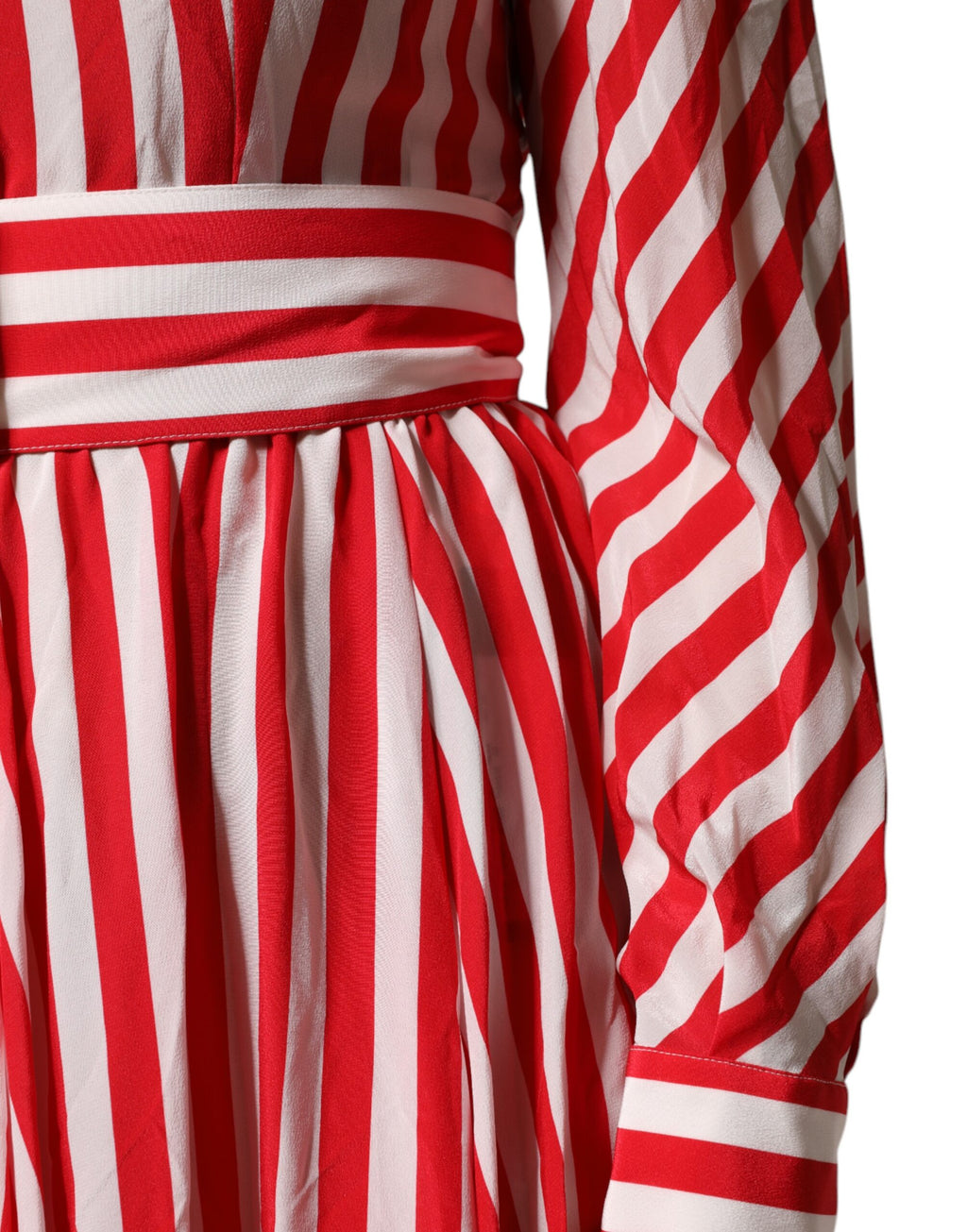 Weiß-rot gestreiftes Midikleid mit langen Ärmeln