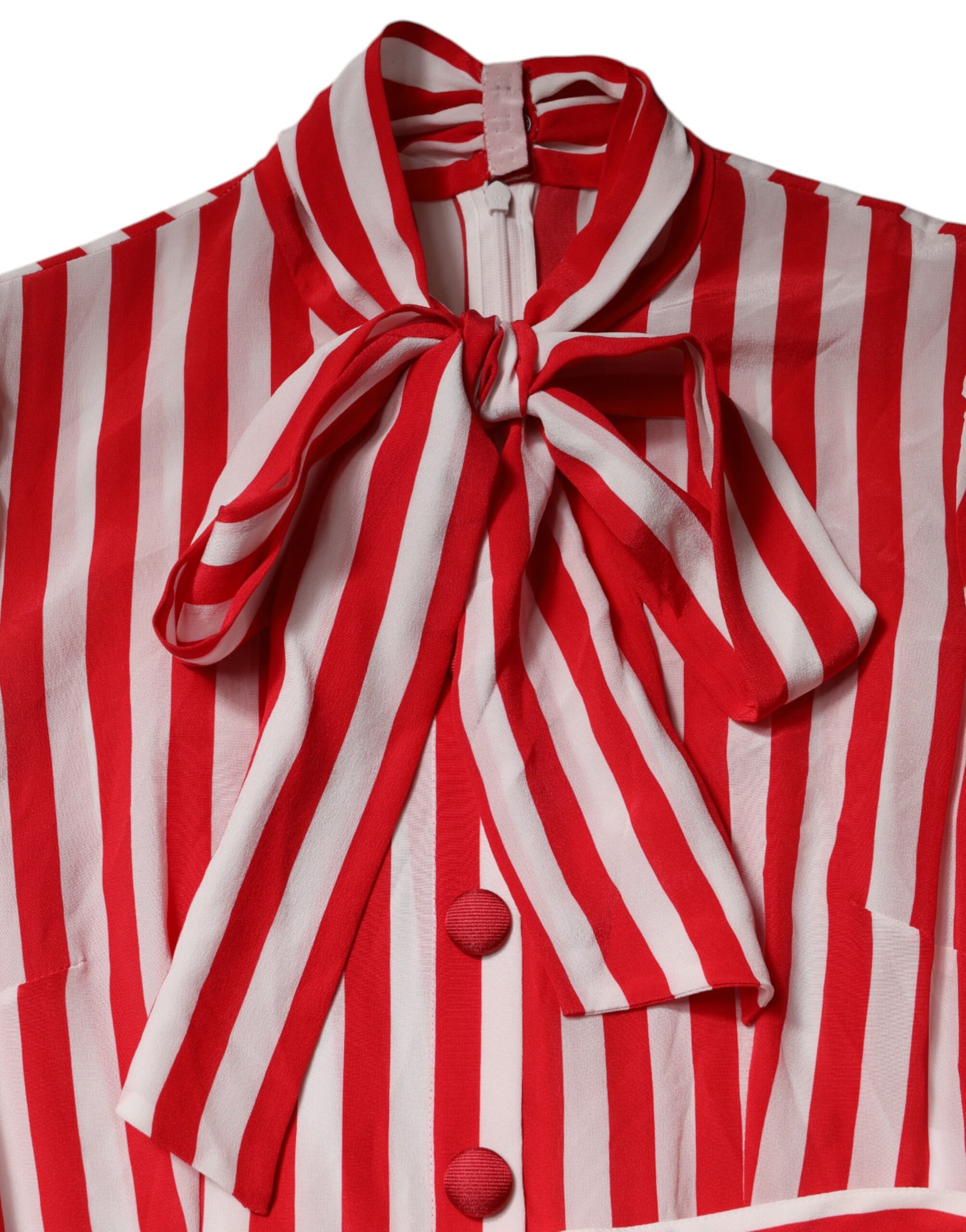 Weiß-rot gestreiftes Midikleid mit langen Ärmeln