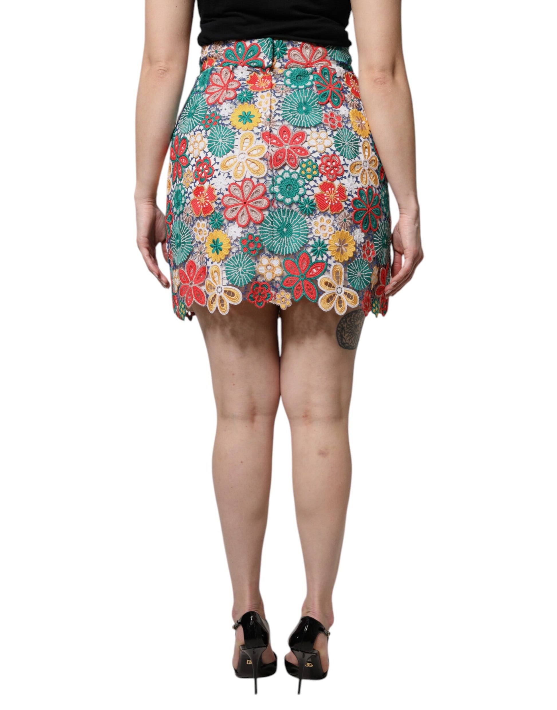 Mehrfarbiger Minirock mit Blumenspitze und hoher Taille