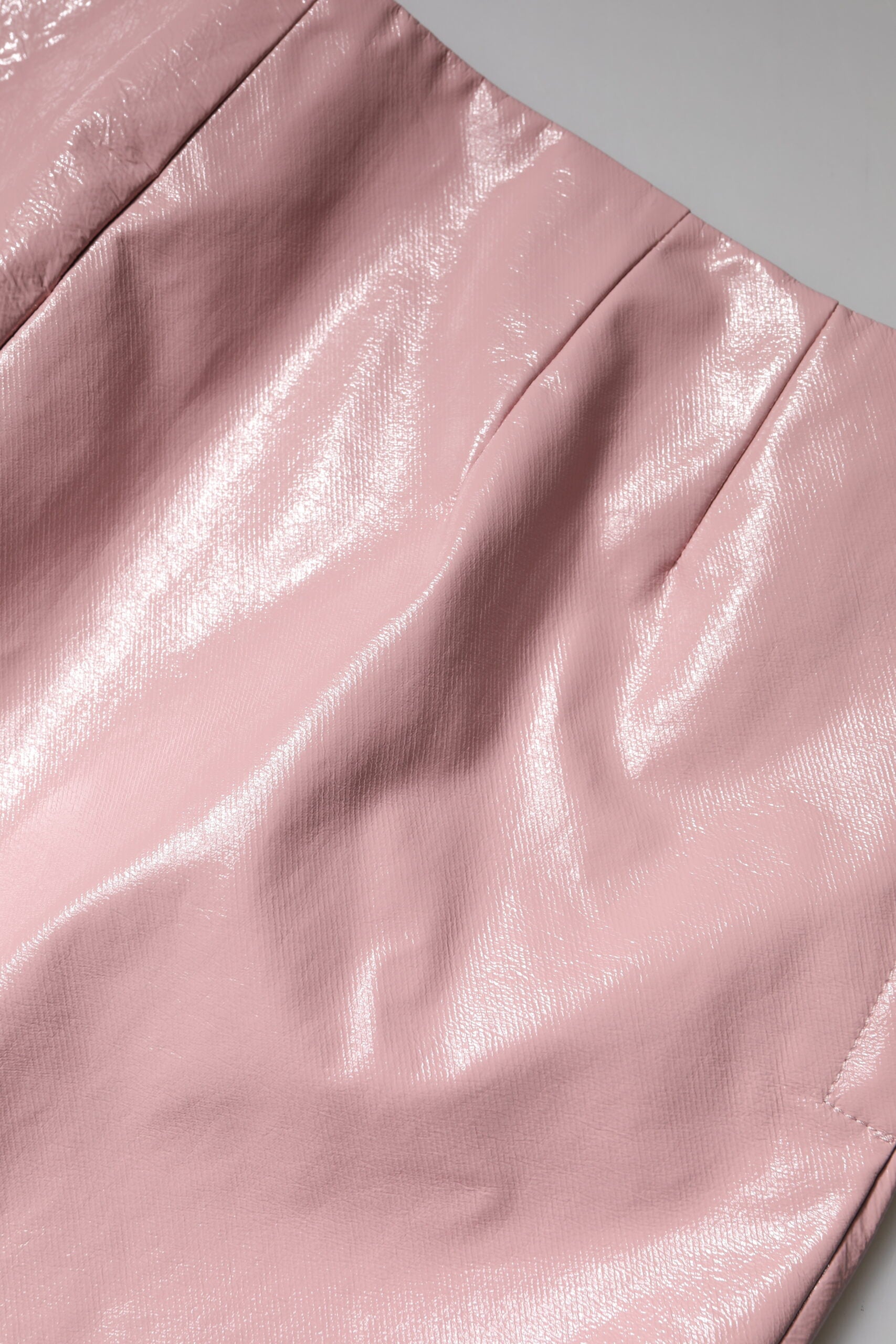 Glänzender rosa Minirock aus Baumwolle mit hoher Taille