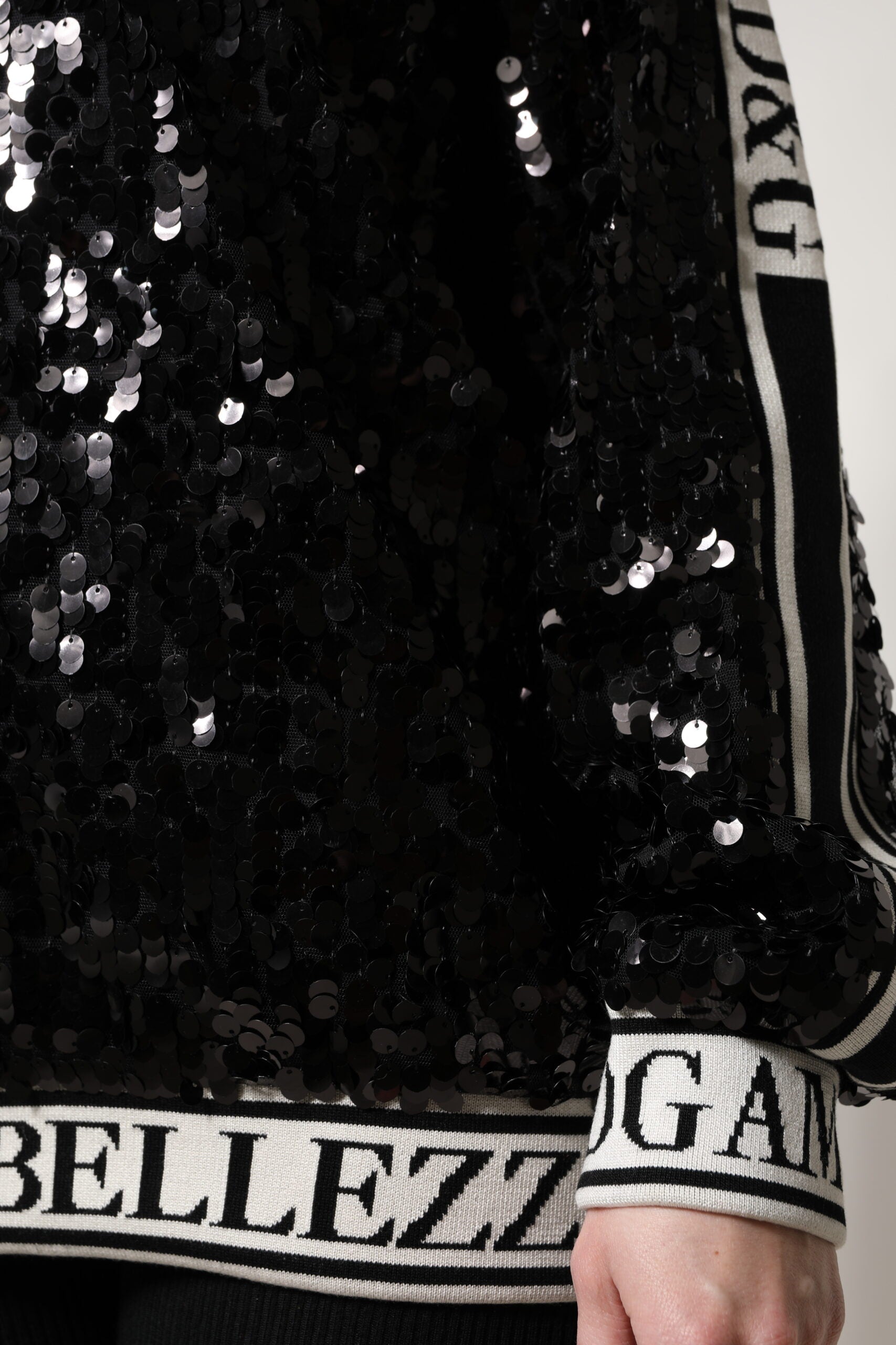 Schwarzer Pullover mit Pailletten von DG Queen