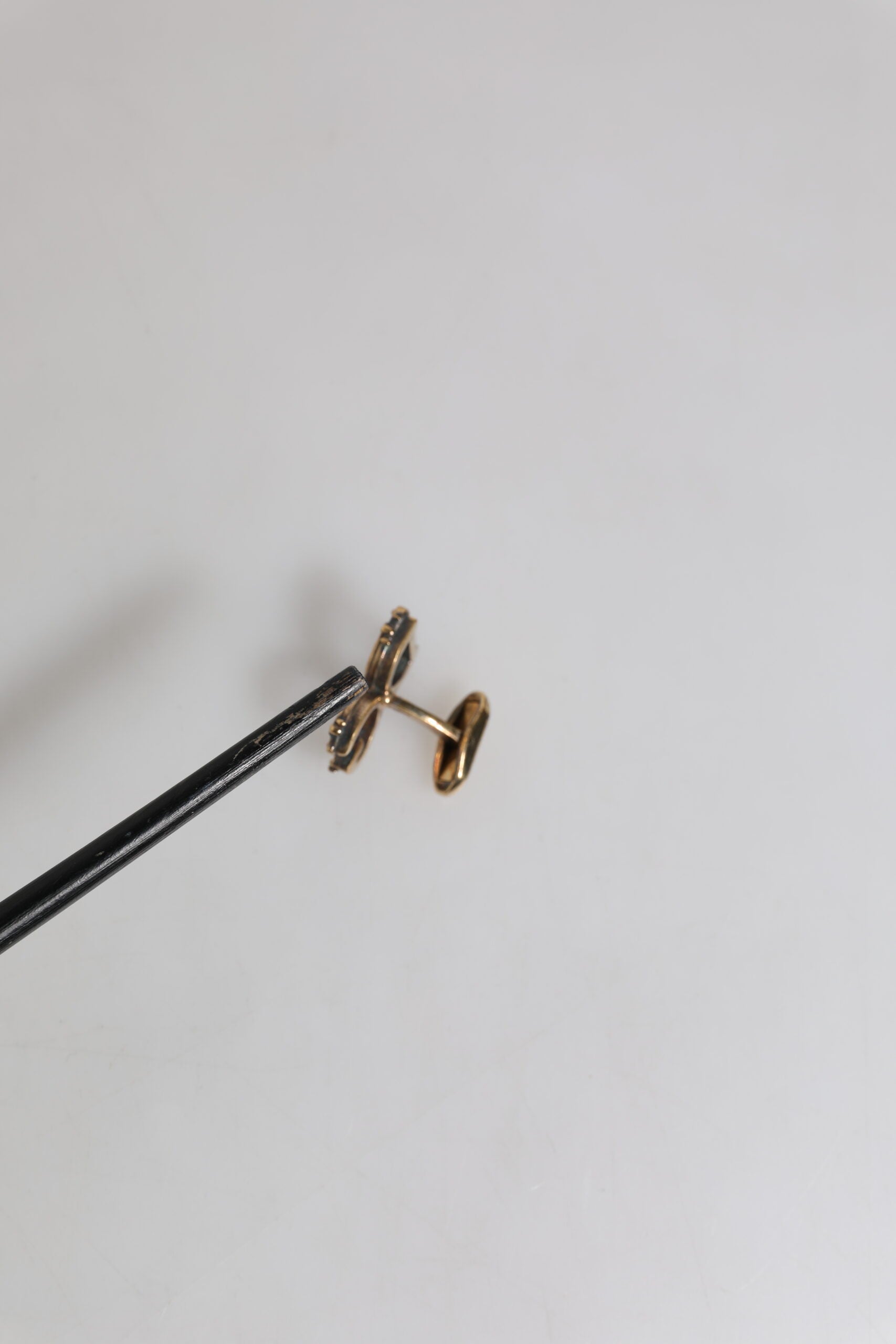 Manschettenknopf aus 925er Sterlingsilber mit DG-Logo, goldfarben
