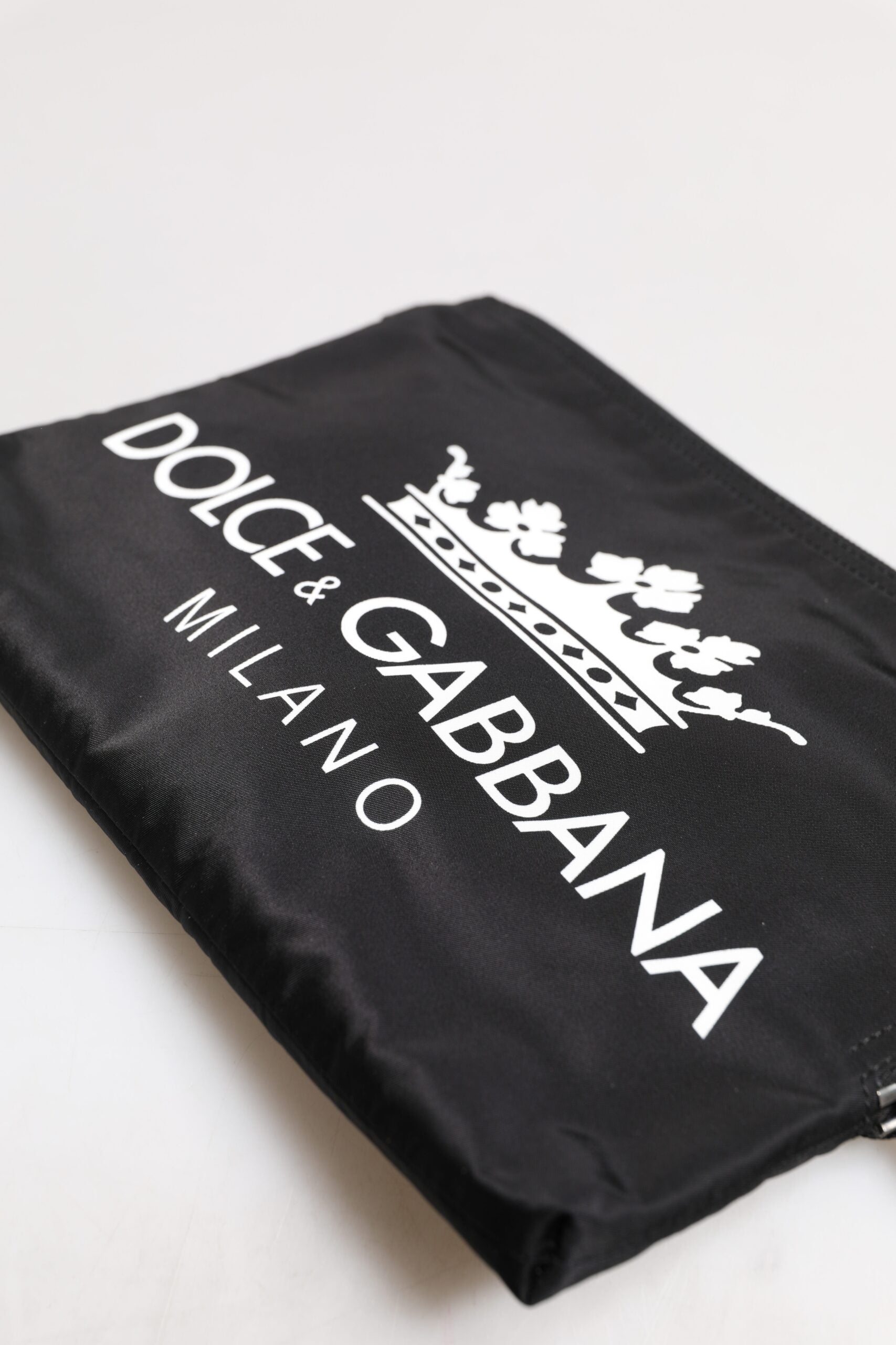 Schwarze Clutch aus Nylon mit DG Milano-Print