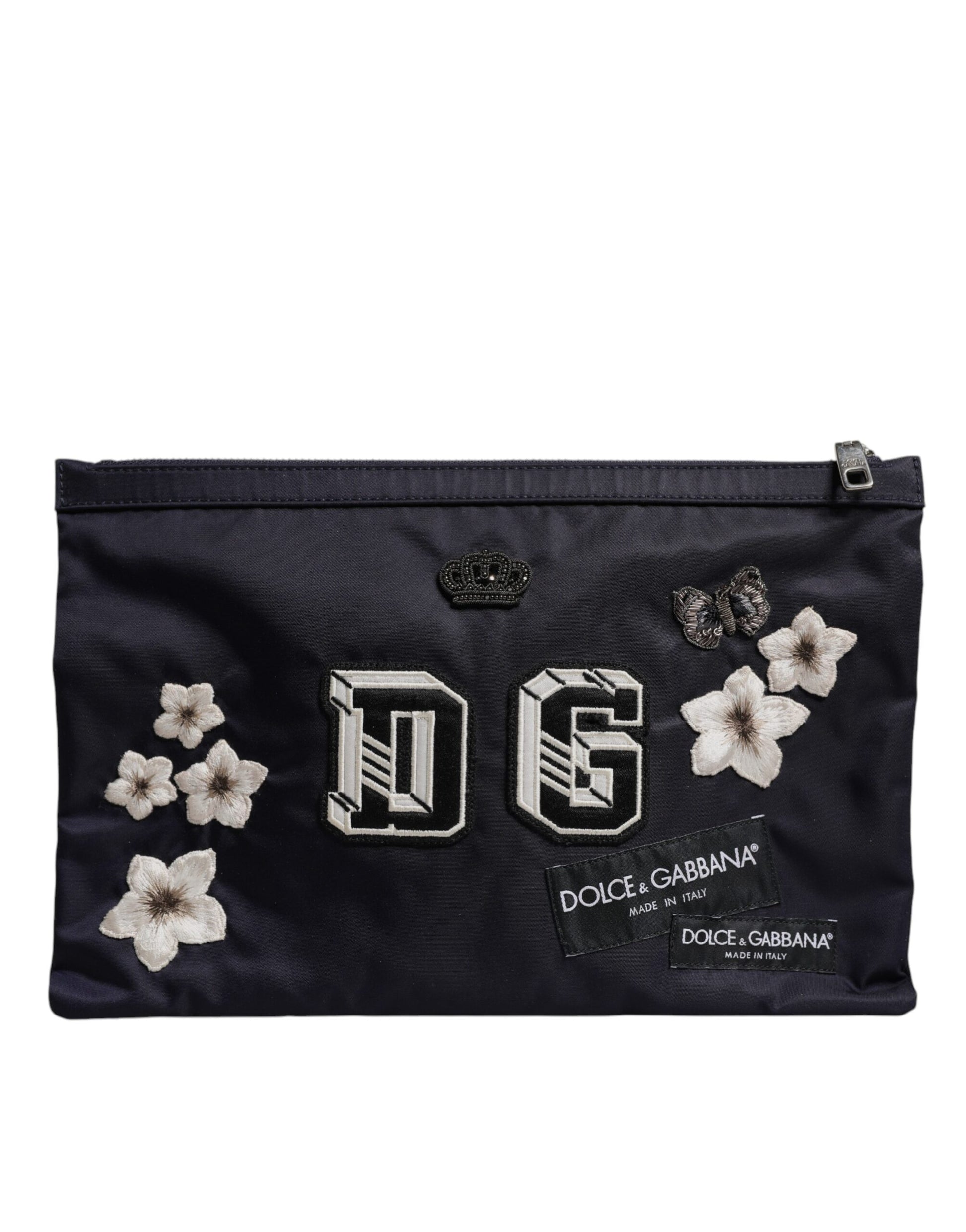 Blaue Clutch mit DG-Logo-Patch und Verzierung