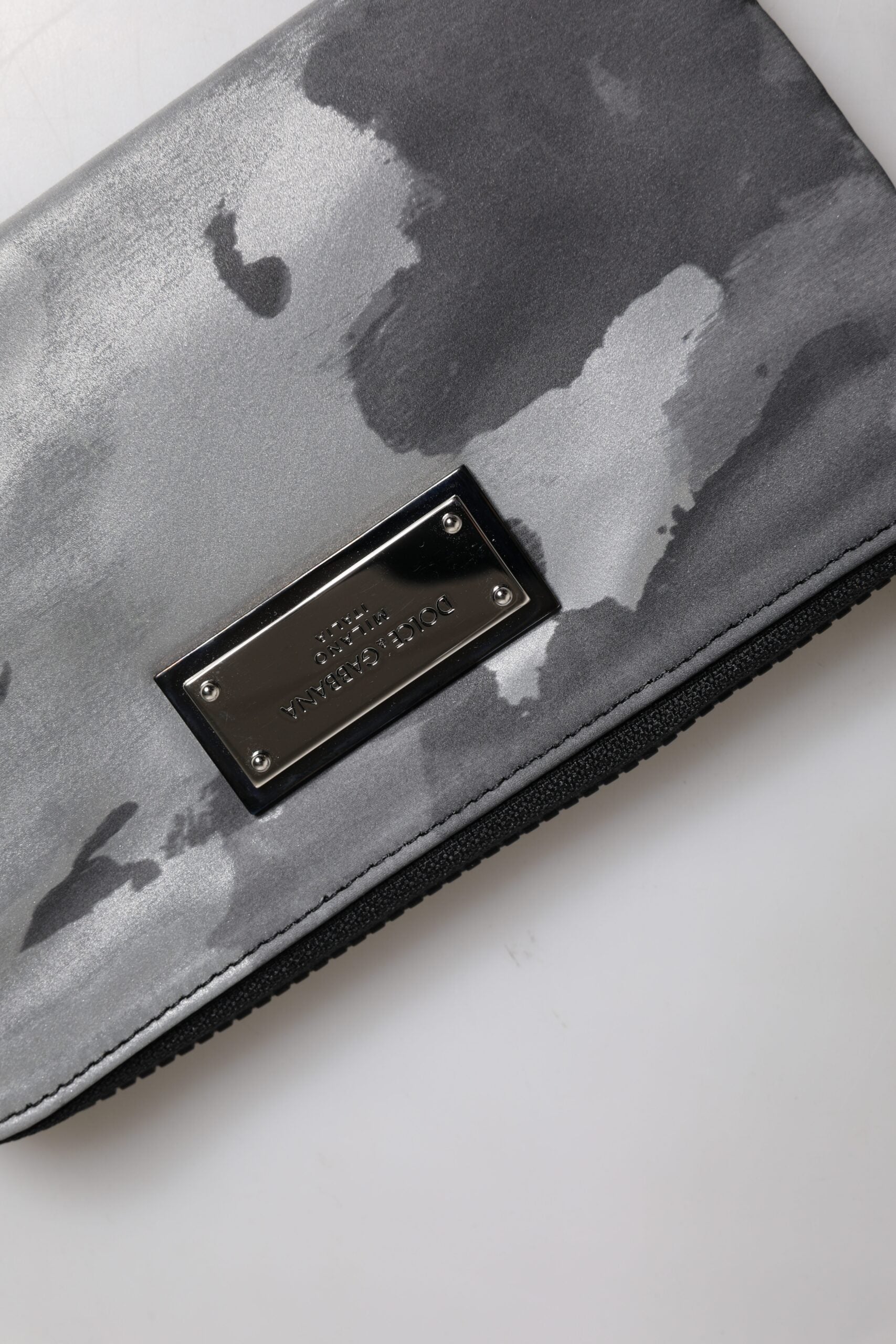 Schwarz-graue Camouflage-Logo-Schlüsselanhängertasche