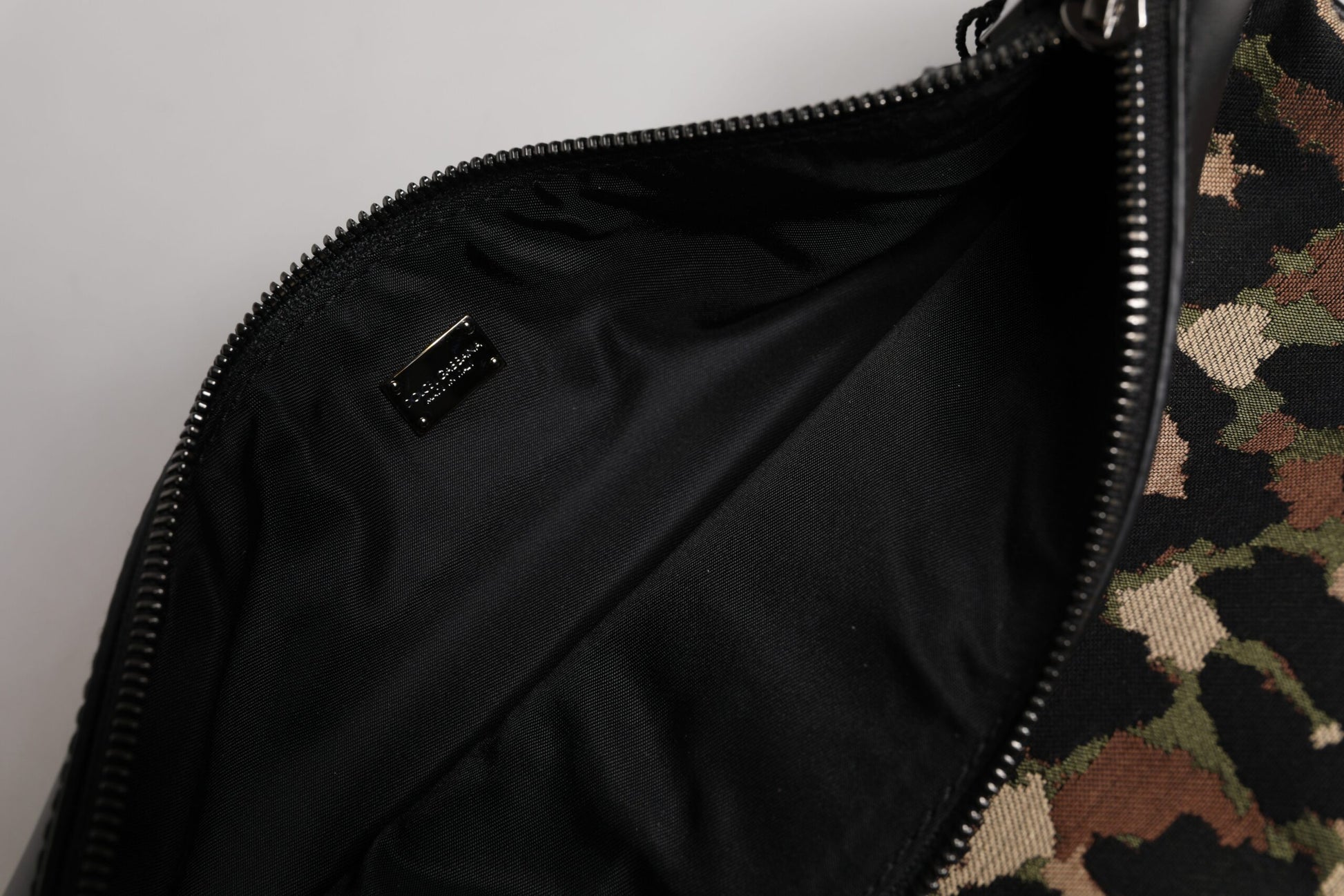 Mehrfarbige Beuteltasche mit Logo-Schild und Leoparden-Jacquard-Print