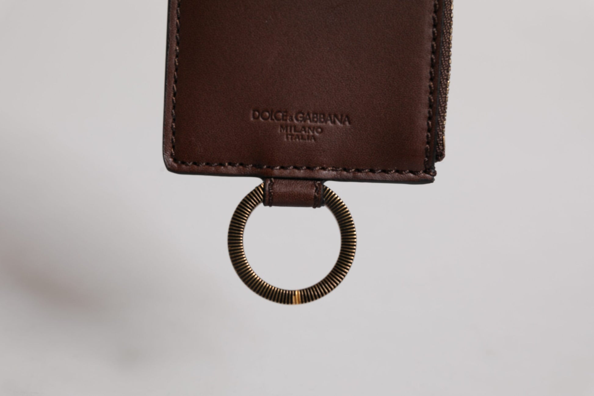 Braune Brieftasche mit Logo und Lanyard für Kartenhalter aus Kalbsleder