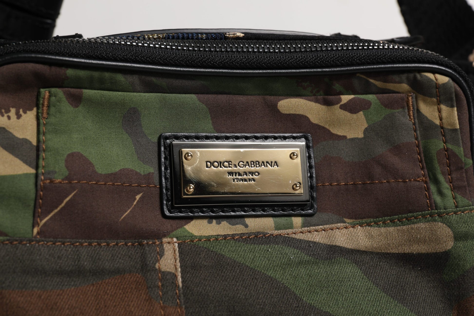 Mehrfarbige Gürteltasche mit Camouflage-Patchwork-Logo