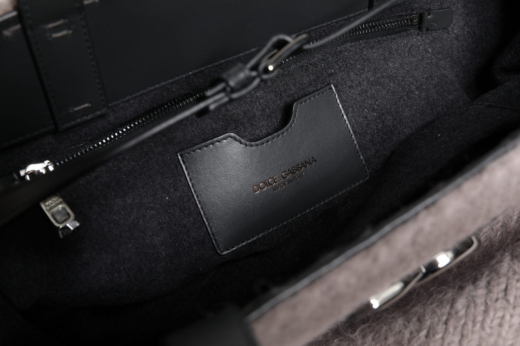 Graue Tote-Umhängetasche aus Alpakawolle mit Logo-Schild