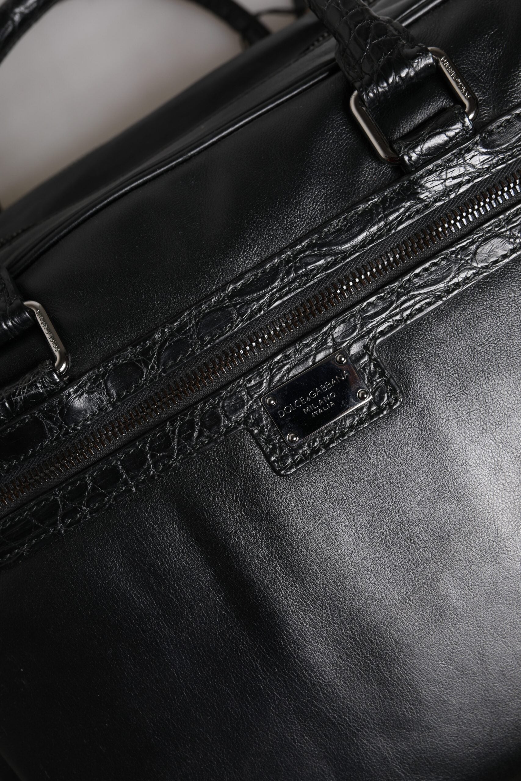 Schwarze Messenger-Tasche aus Leder mit Schultergurt