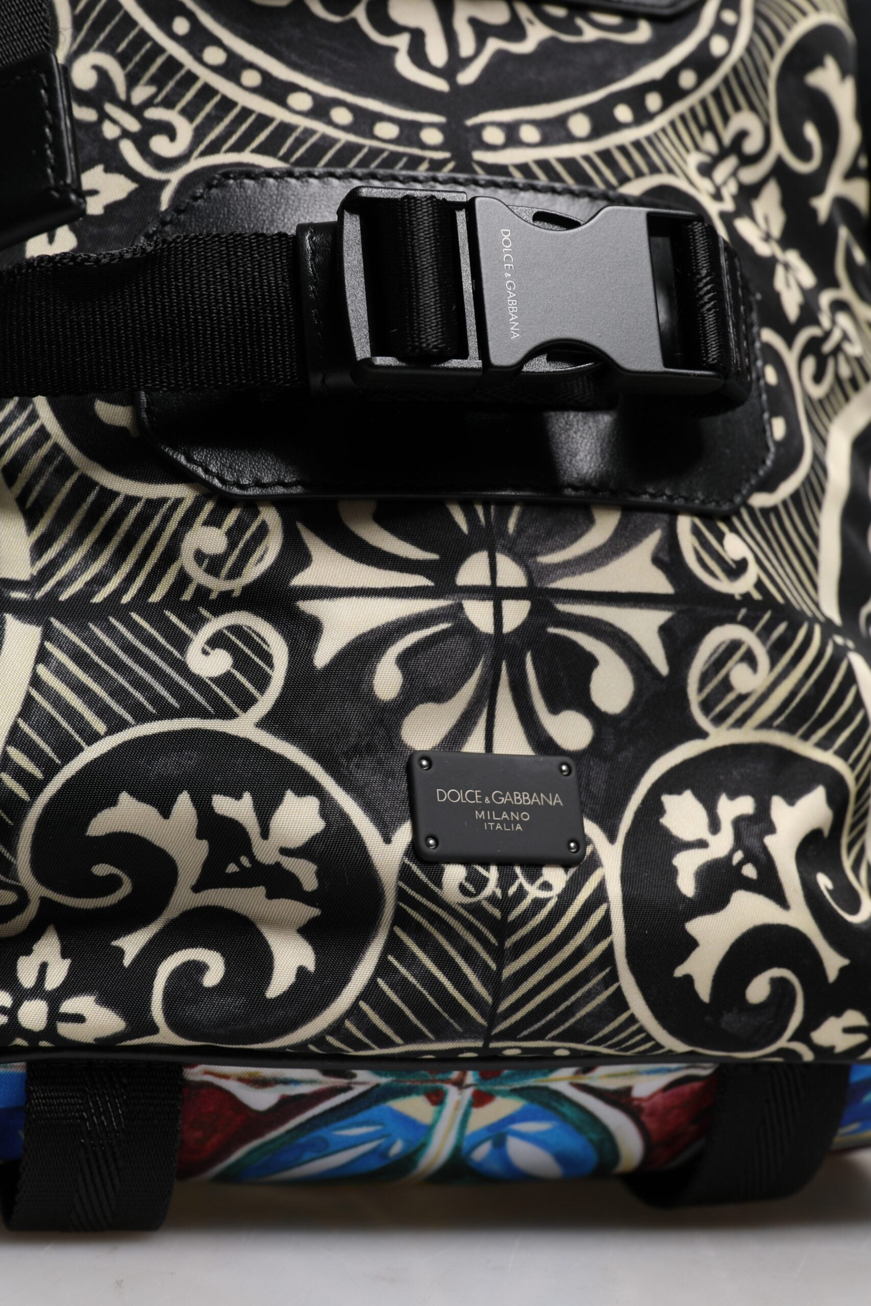 Mehrfarbiger Rucksack aus Nylon mit Maiolika-Print
