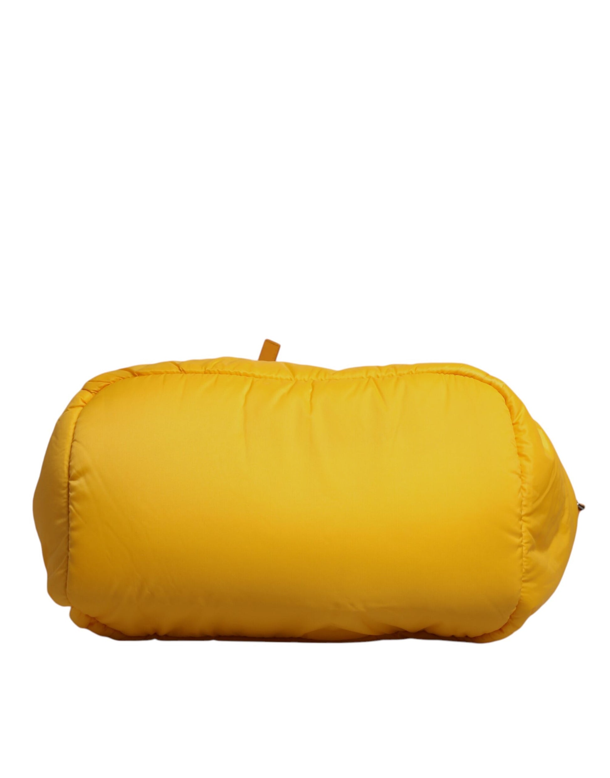 Gelb-orangefarbene Nylon-Reisetasche mit Logo-Schild