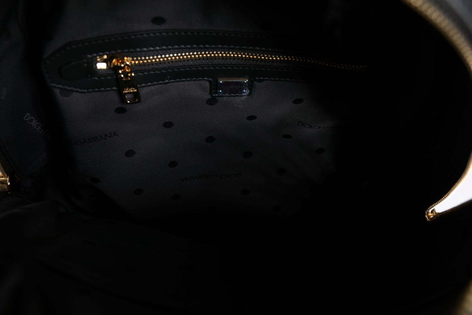 Schwarzer Reiserucksack aus Leder mit DG-Logo-Print