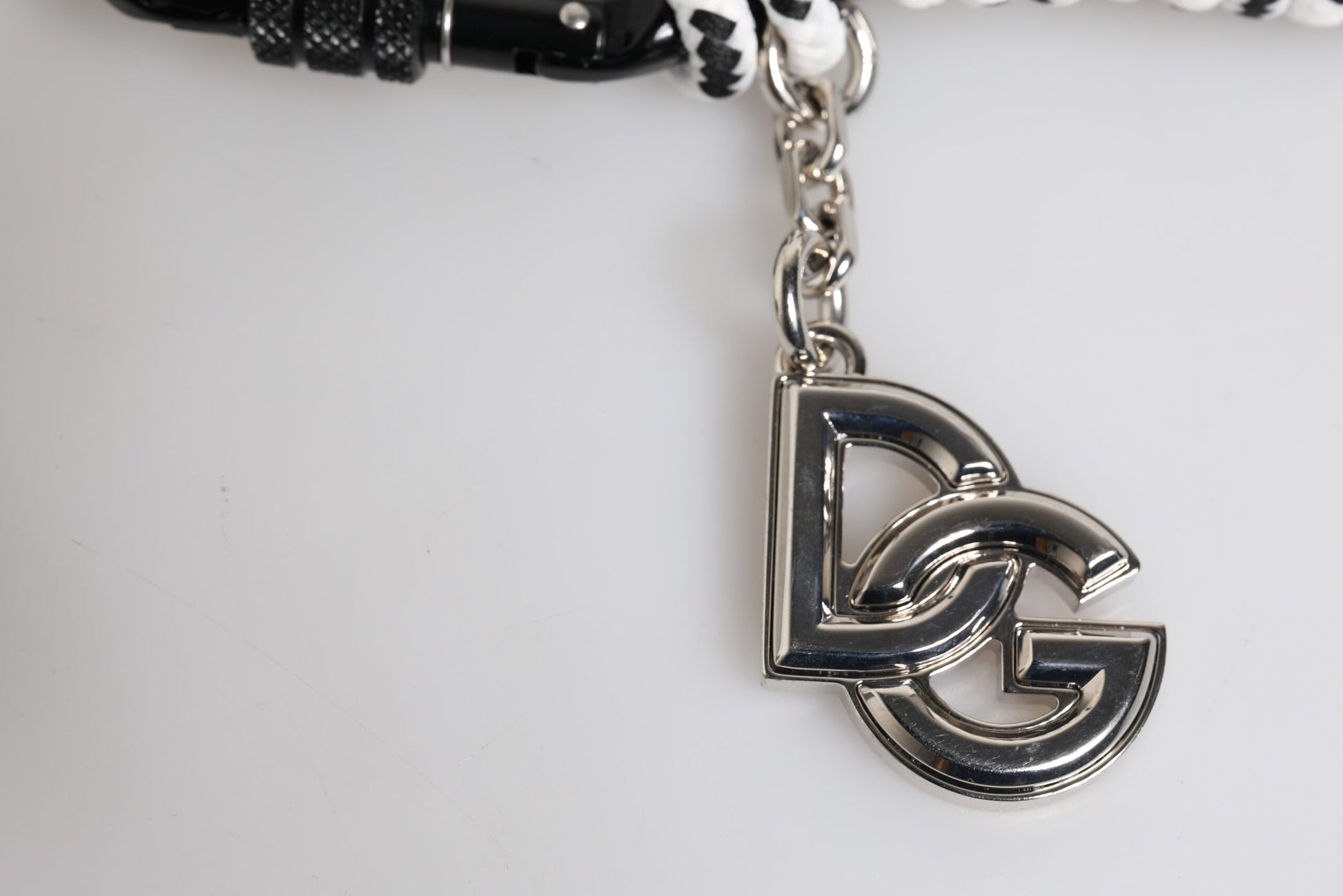 Mehrfarbiger Schlüsselanhänger mit Band und DG-Logo aus Polyester