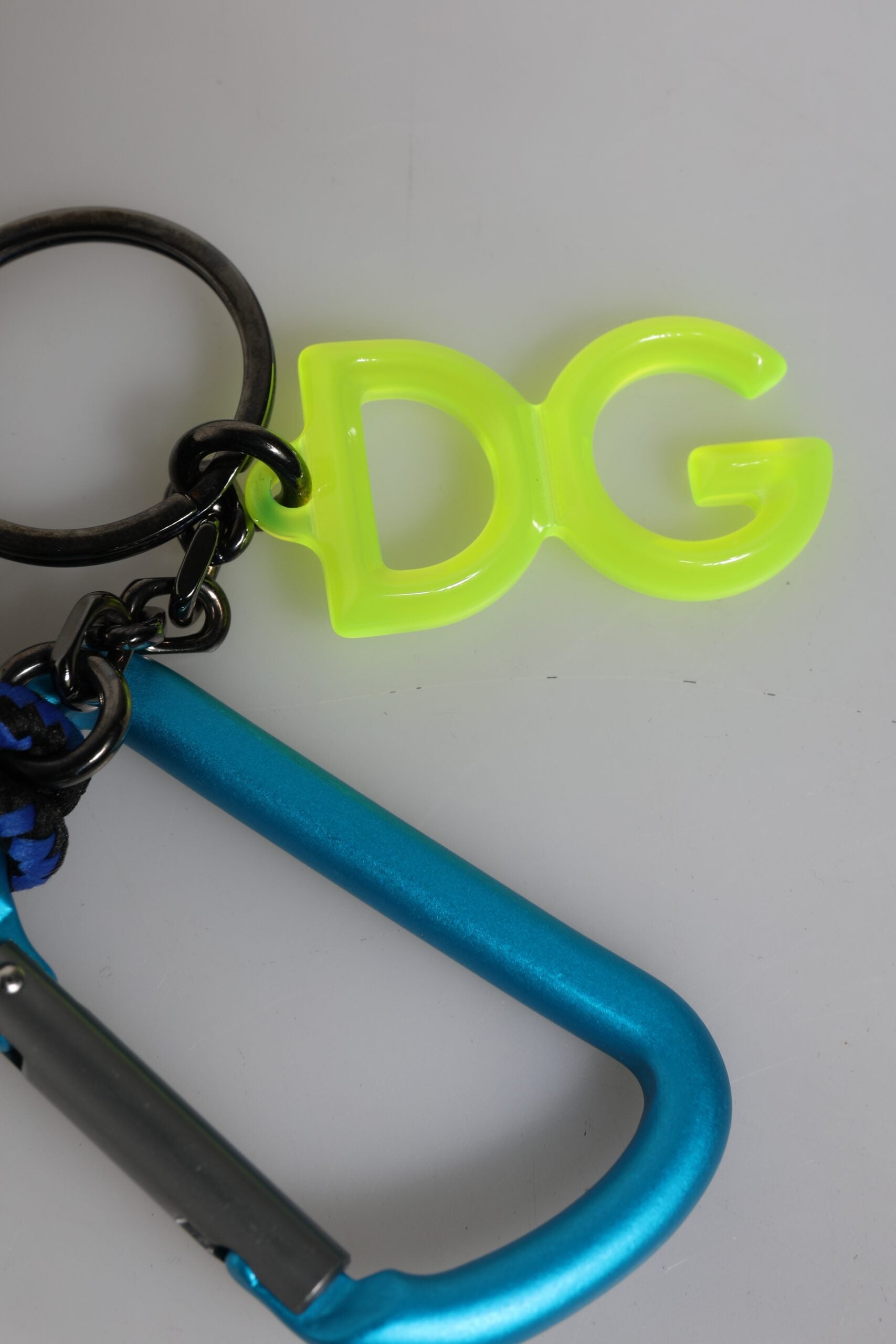 Mehrfarbiger Schlüsselanhänger mit Band und DG-Logo aus Polyester