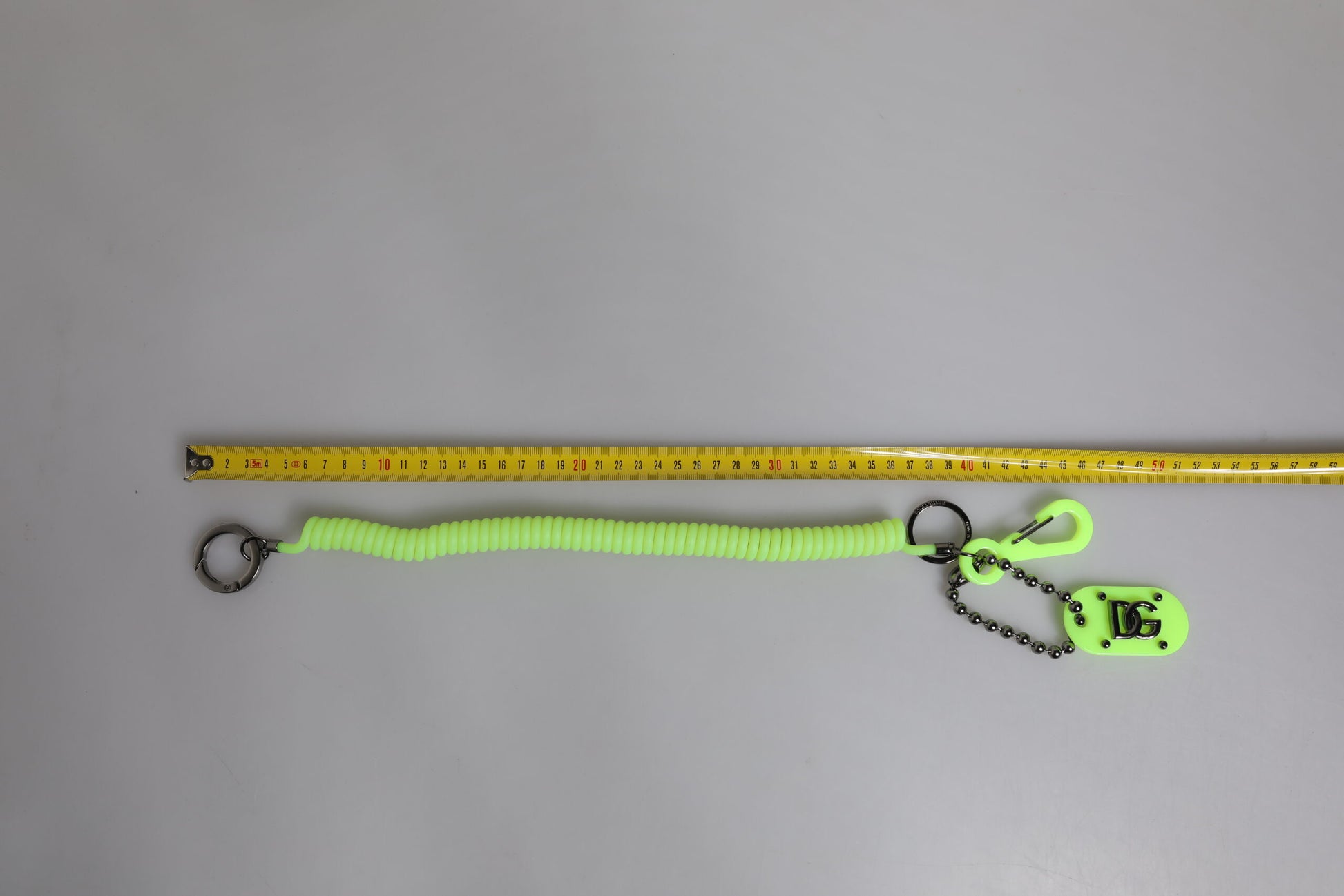 Grüner federnder Schlüsselanhänger mit DG-Logo für Herren