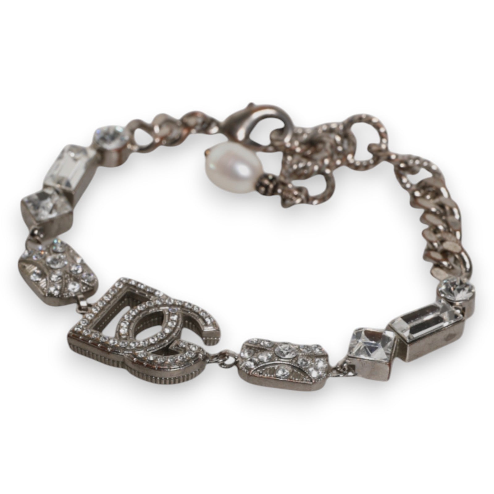 Armband aus silbernem Messing mit DG-Logo-Anhänger und Kristallverzierung