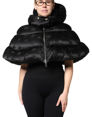 Schwarze, wattierte Pufferjacke mit Kapuze und durchgehendem Reißverschluss