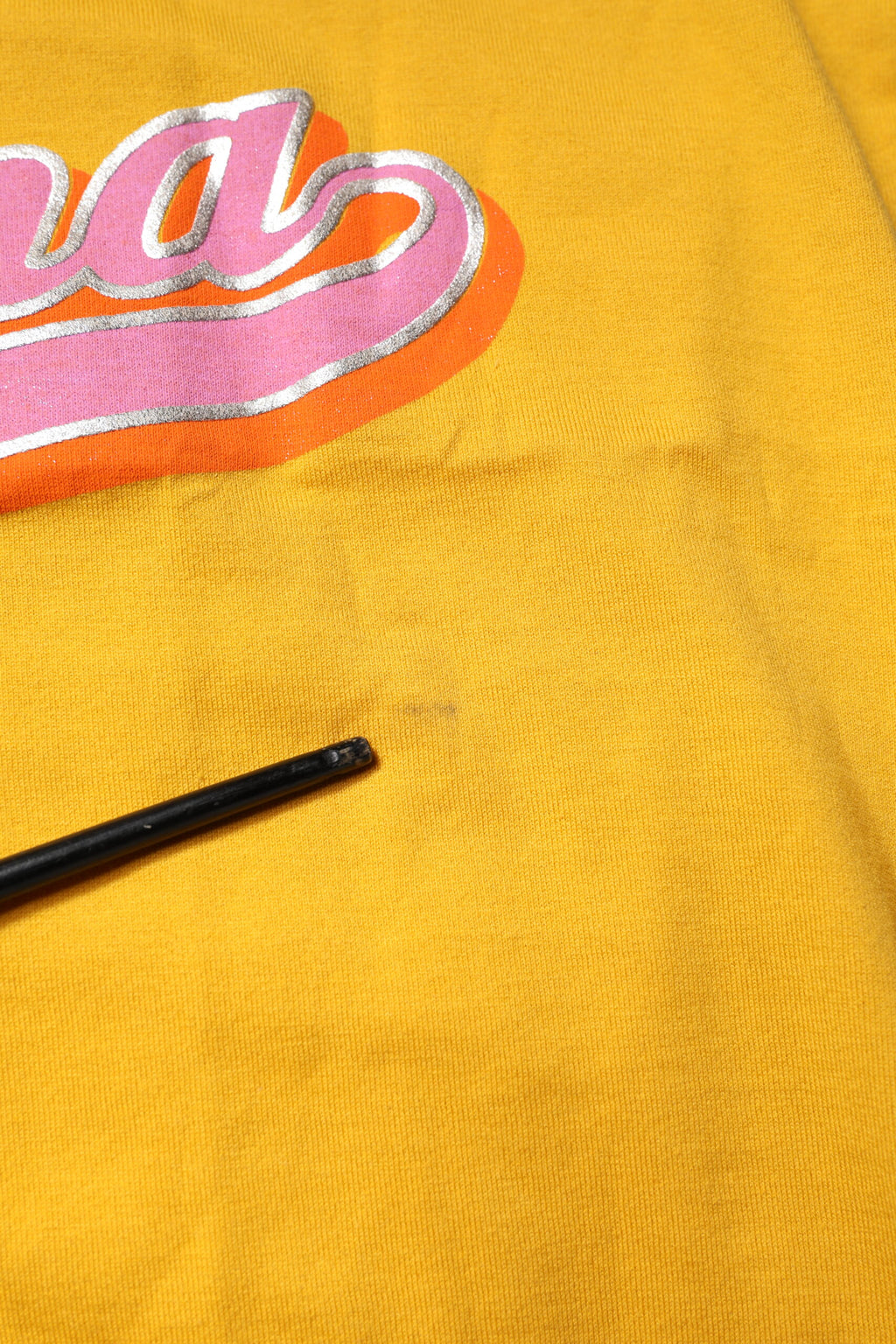 Gelbes bedrucktes Kurzarm-T-Shirt aus Baumwolle