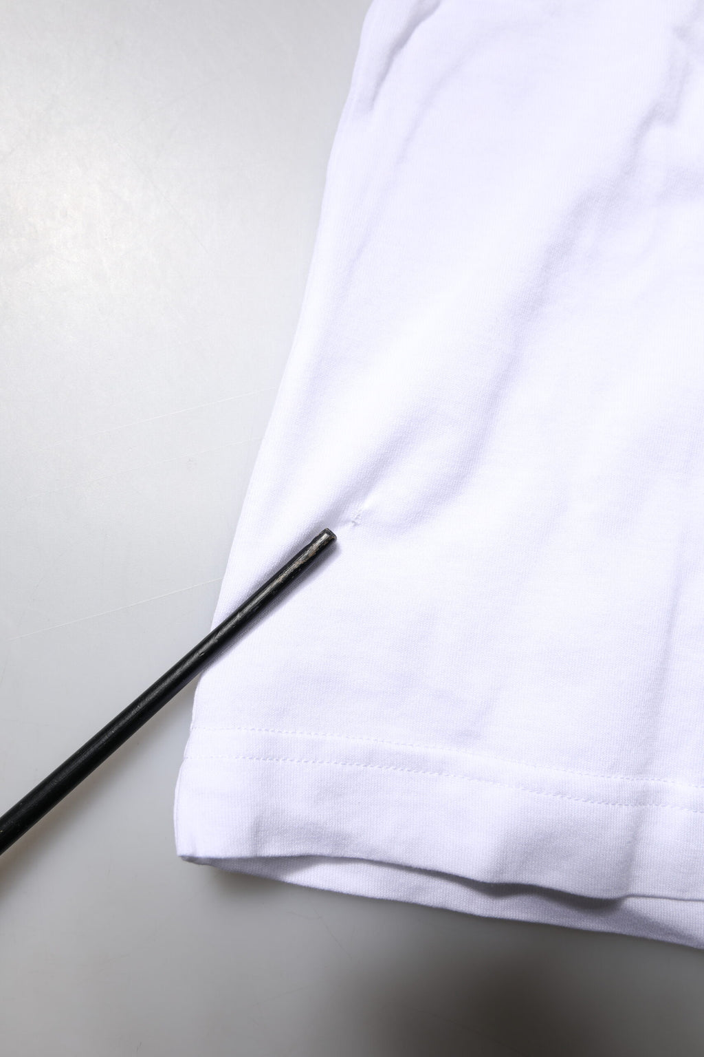 Weißes bedrucktes T-Shirt aus Baumwolle mit Rundhalsausschnitt