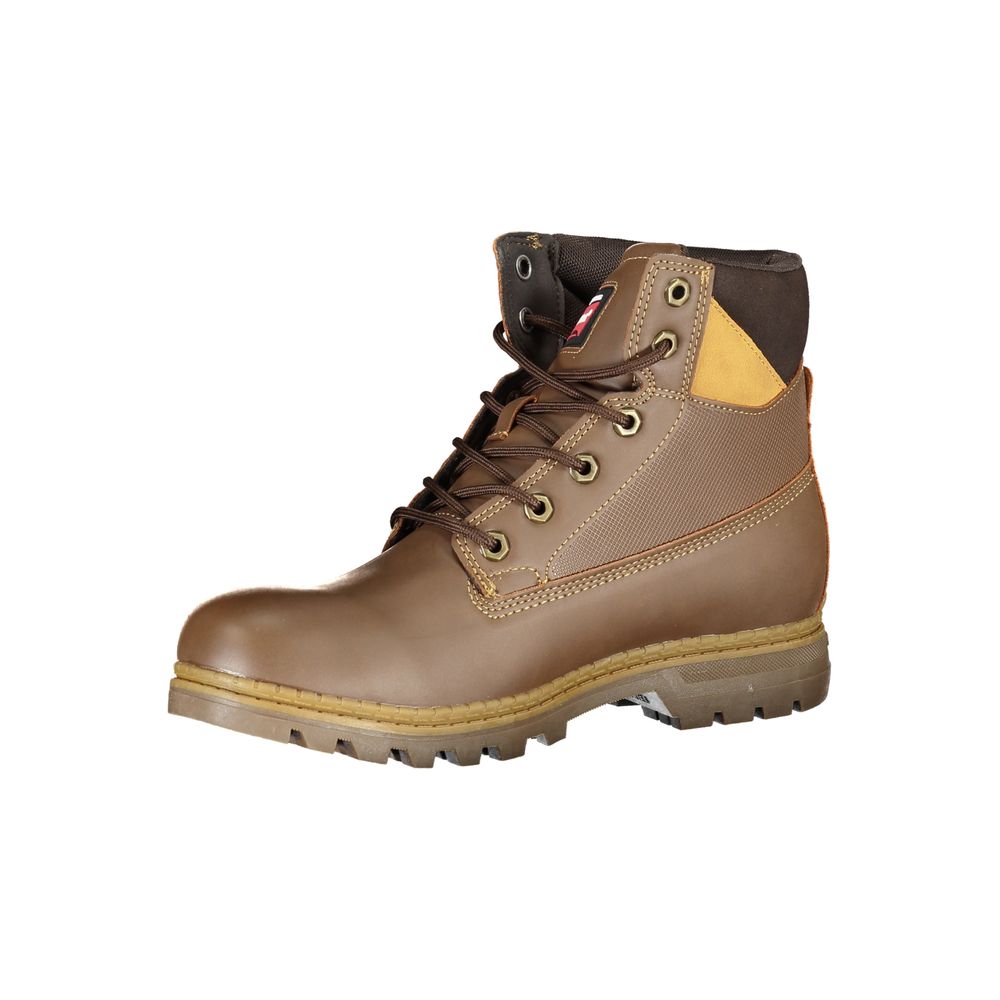 Schicke Schnürboots mit Kontrastdetails