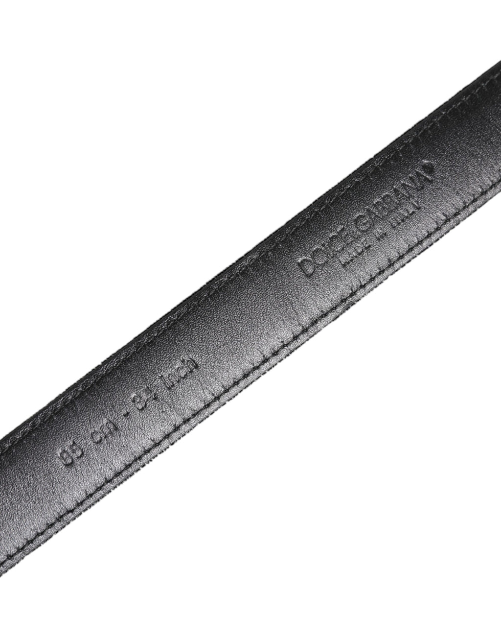 Schwarzer Ledergürtel mit Metallschnalle