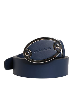 Blauer Ledergürtel mit klassischer Metall-Logoschnalle