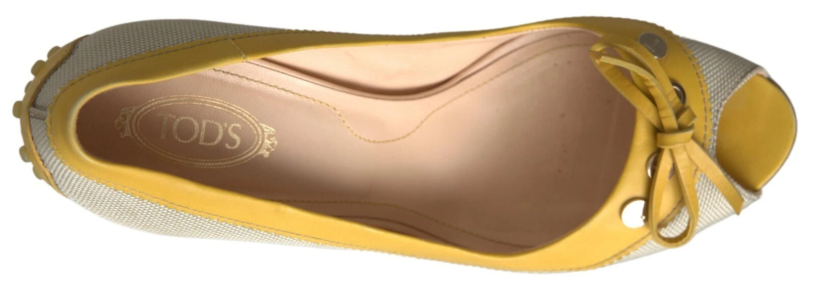 Gelbe, cremefarbene Peep-Toe-Pumps mit Absatz