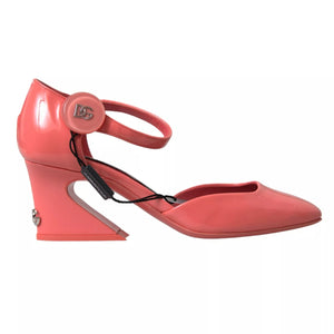 Pfirsichfarbene Leder-Sandalen mit Knöchelriemen