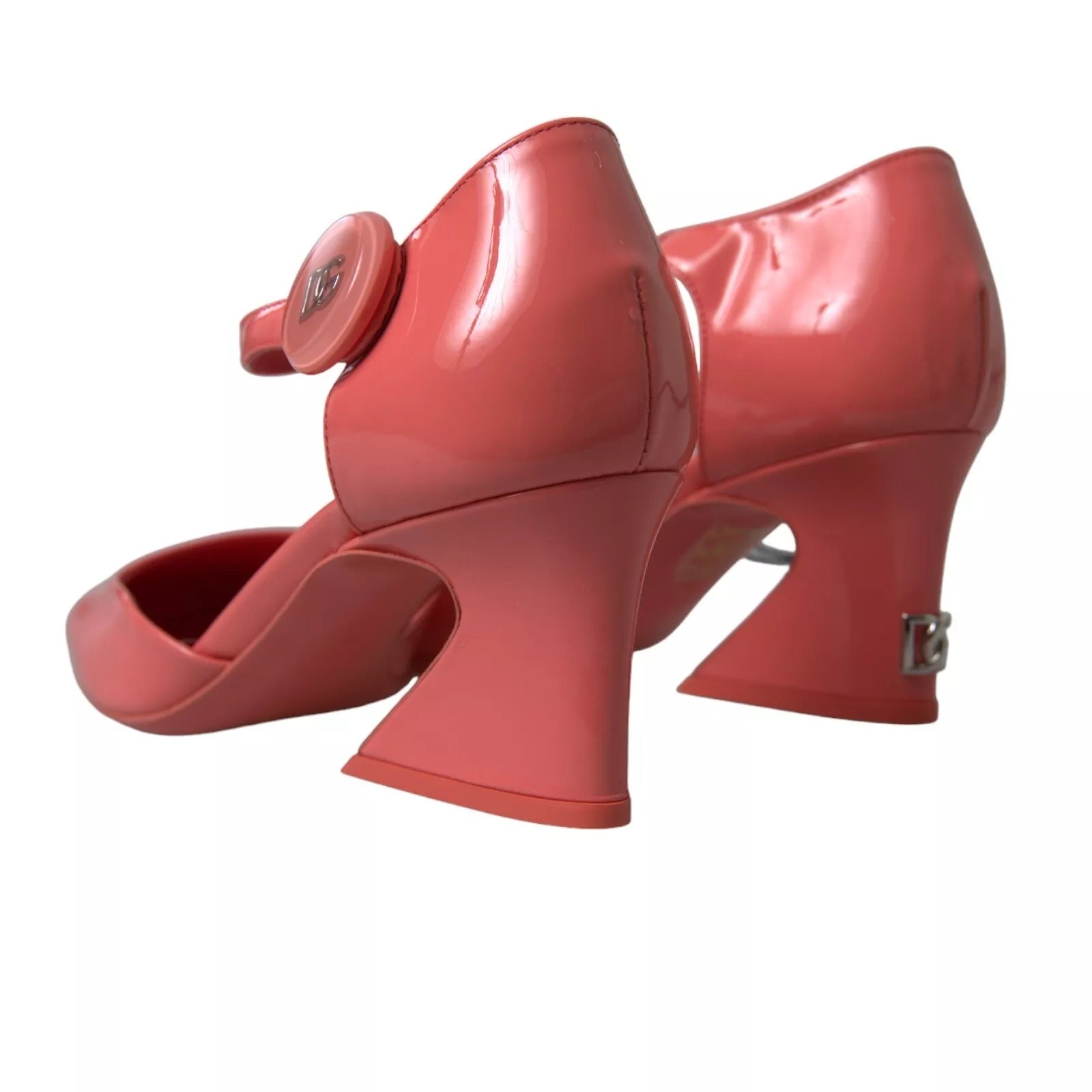 Pfirsichfarbene Leder-Sandalen mit Knöchelriemen