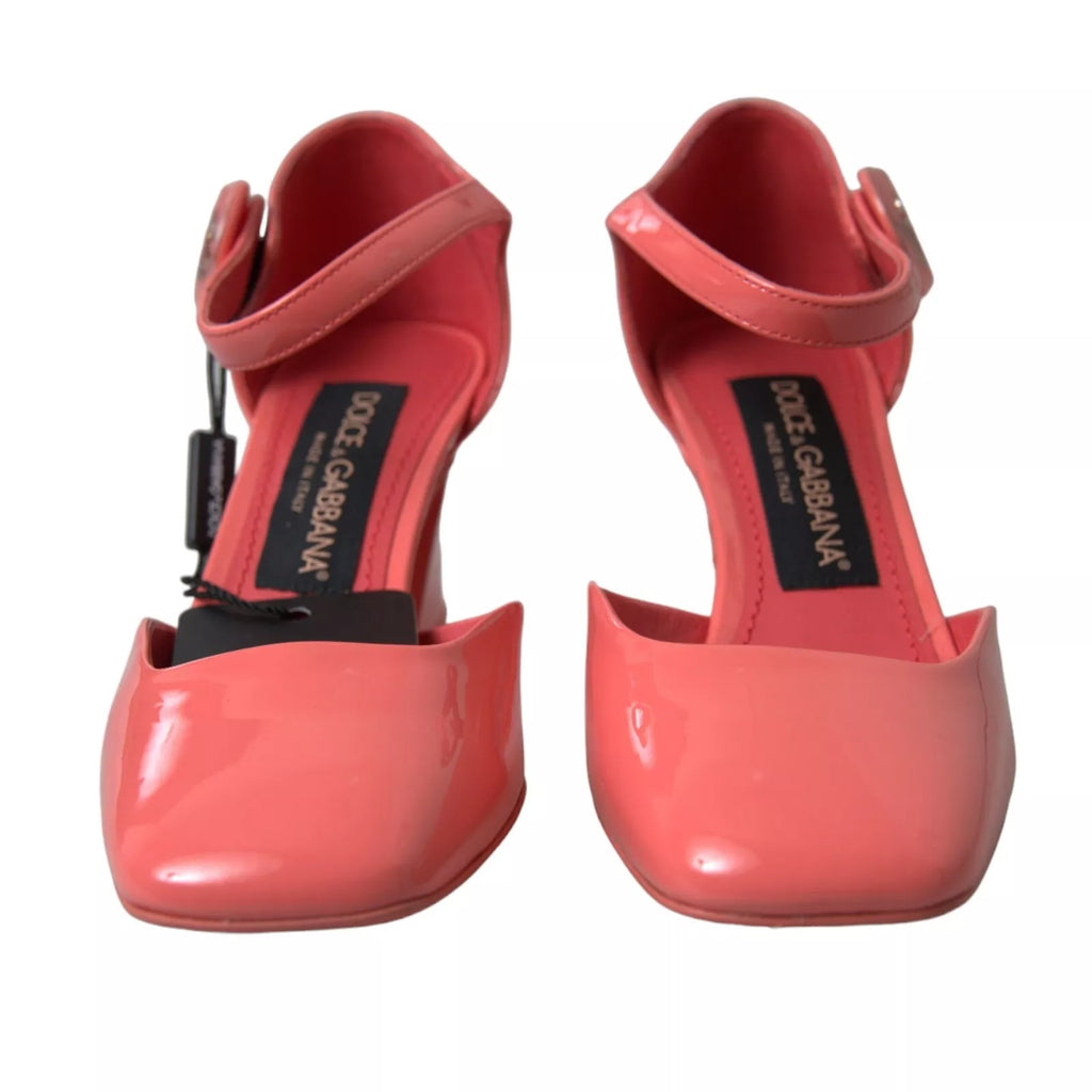 Pfirsichfarbene Leder-Sandalen mit Knöchelriemen