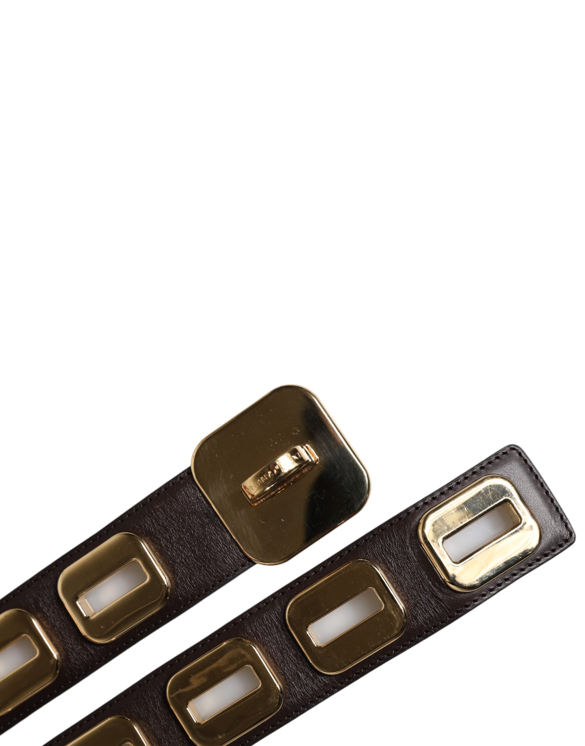 Dunkelbrauner Ledergürtel mit goldener Drehschnalle