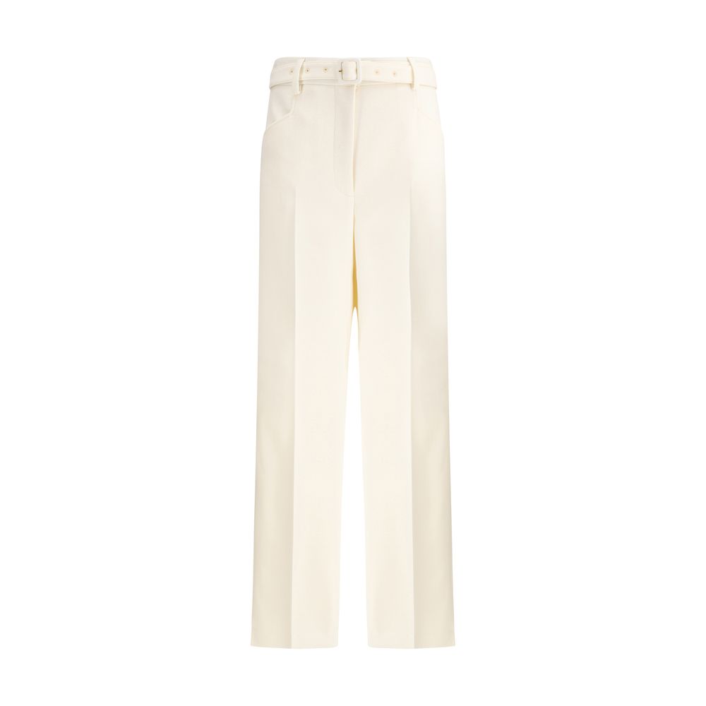 Norman Hose mit weitem Bein