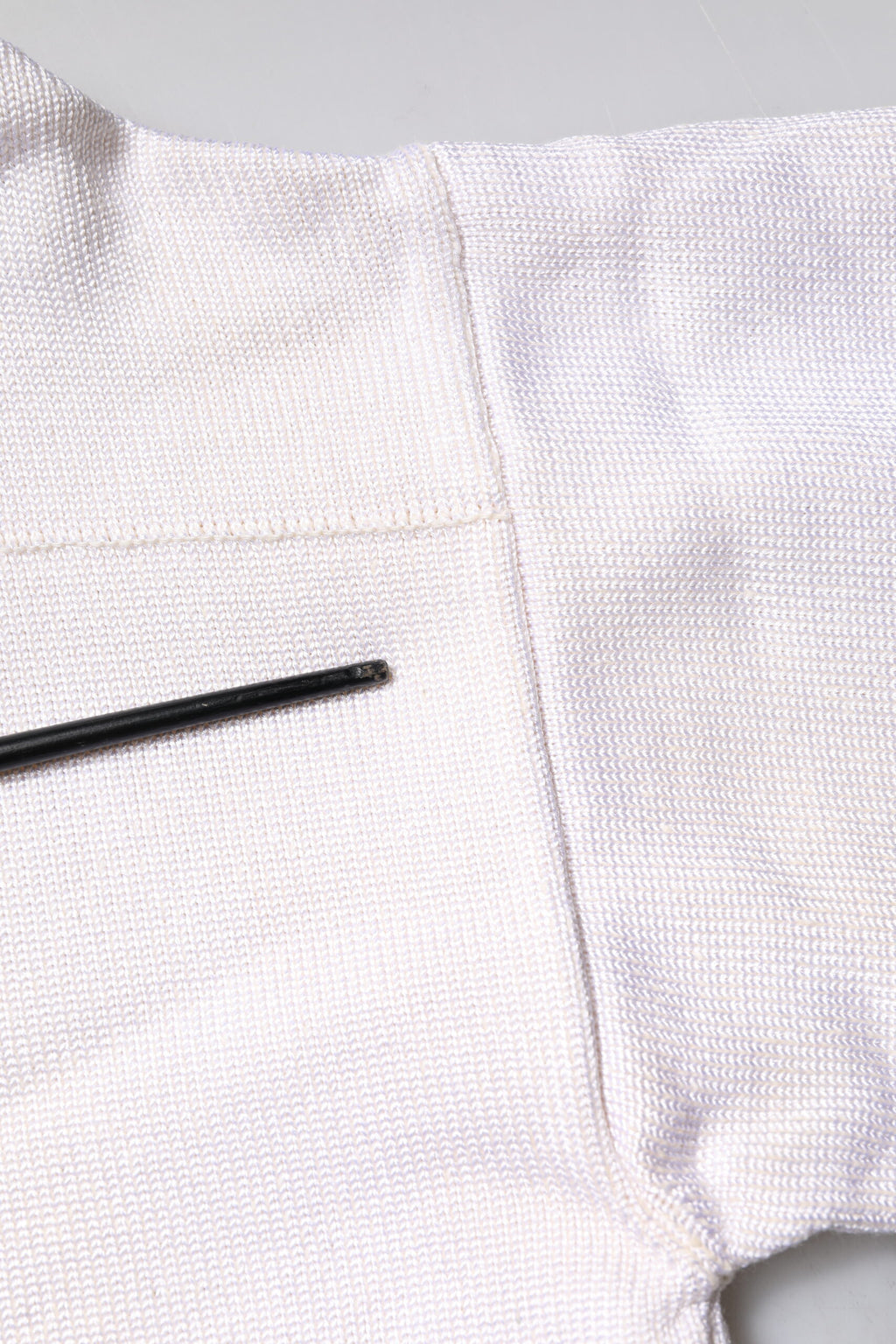 Weißer Pullover aus Viskose mit Rundhalsausschnitt und langen Ärmeln