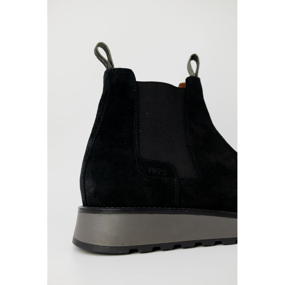 Schwarzer Wildlederstiefel