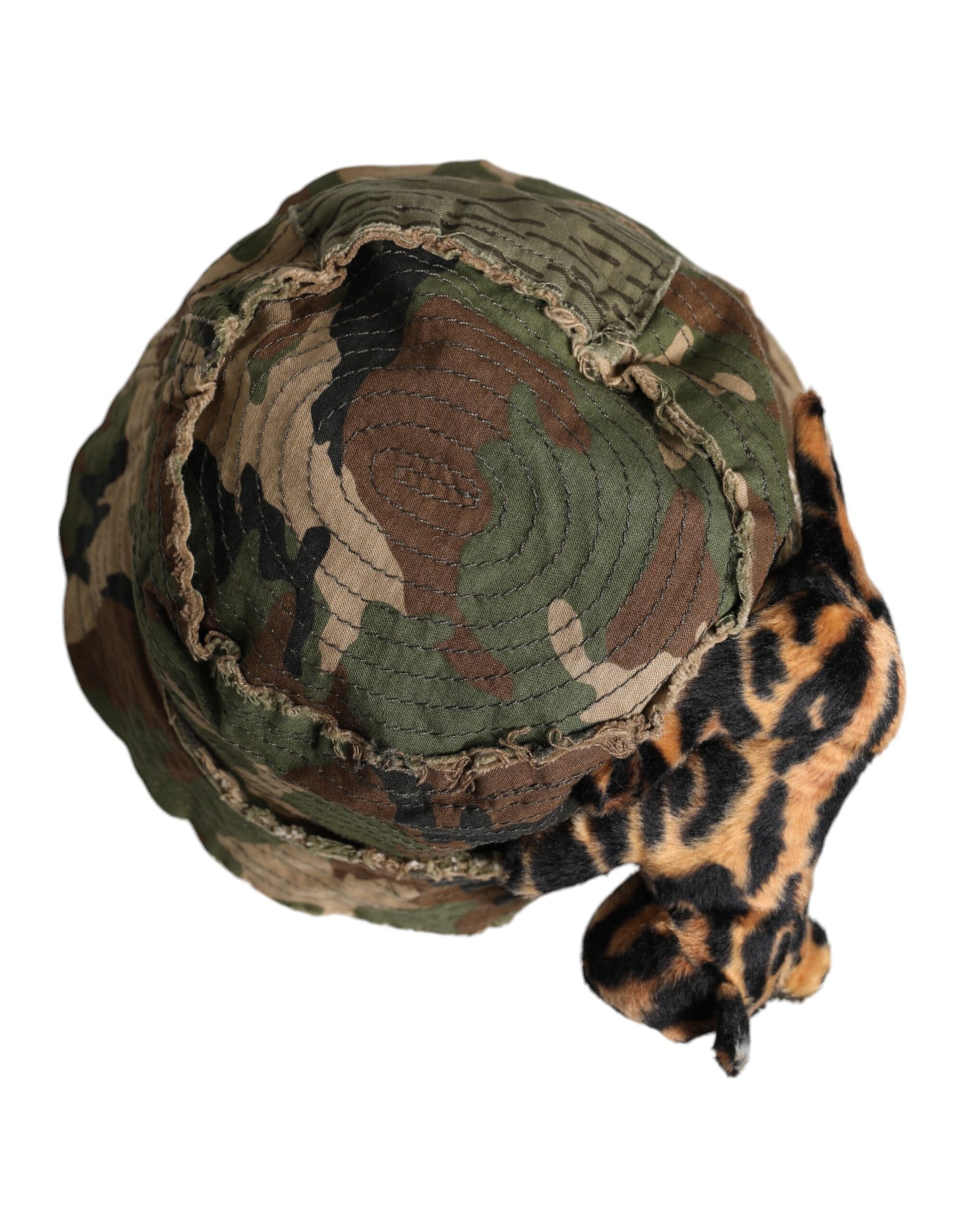 Mehrfarbiger Fischerhut mit breiter Krempe und Leopardenverzierung
