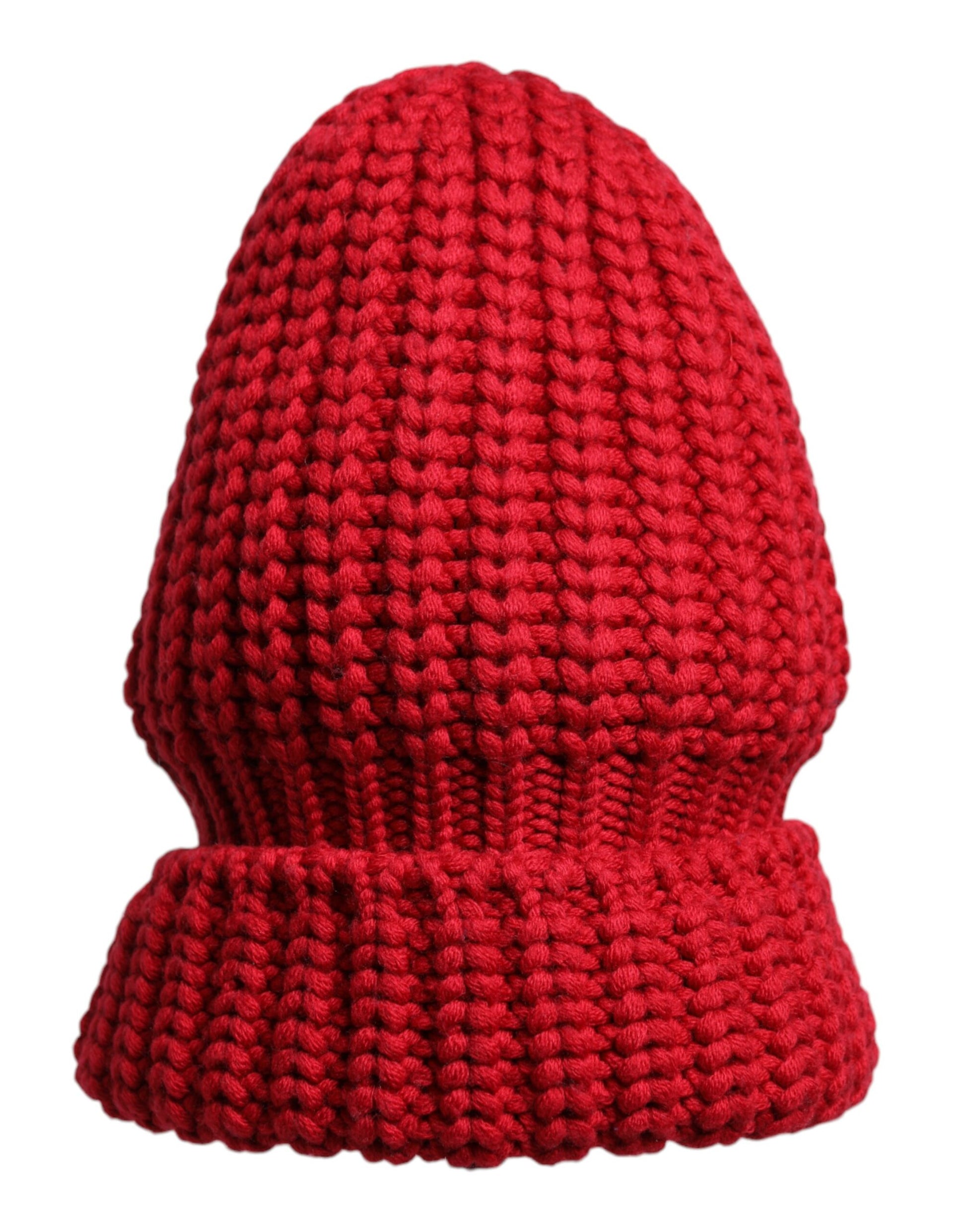 Rote Wintermütze aus gestrickter Wolle
