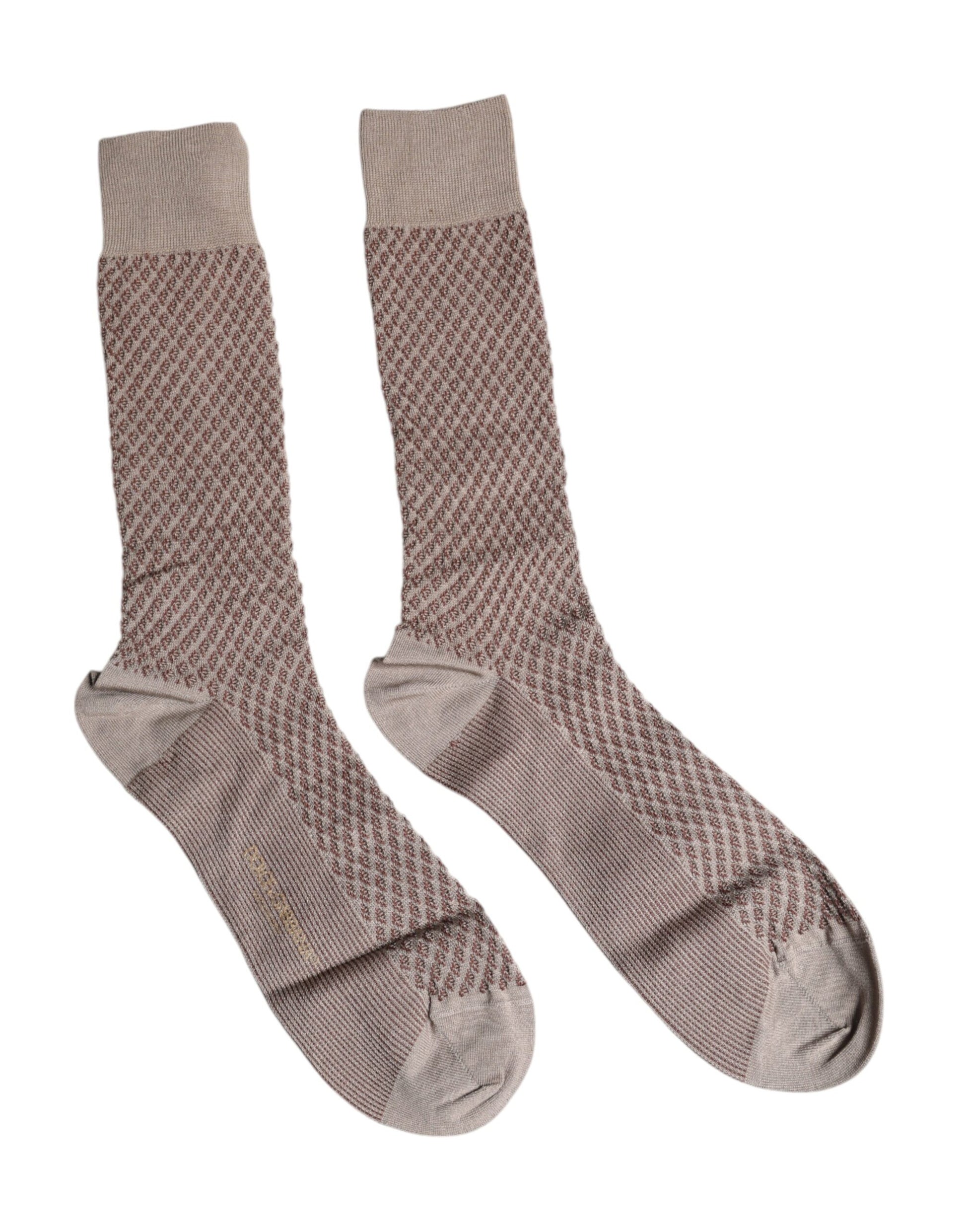Braune, einfarbige Herrensocken mit DG-Logo in der Mitte der Wade