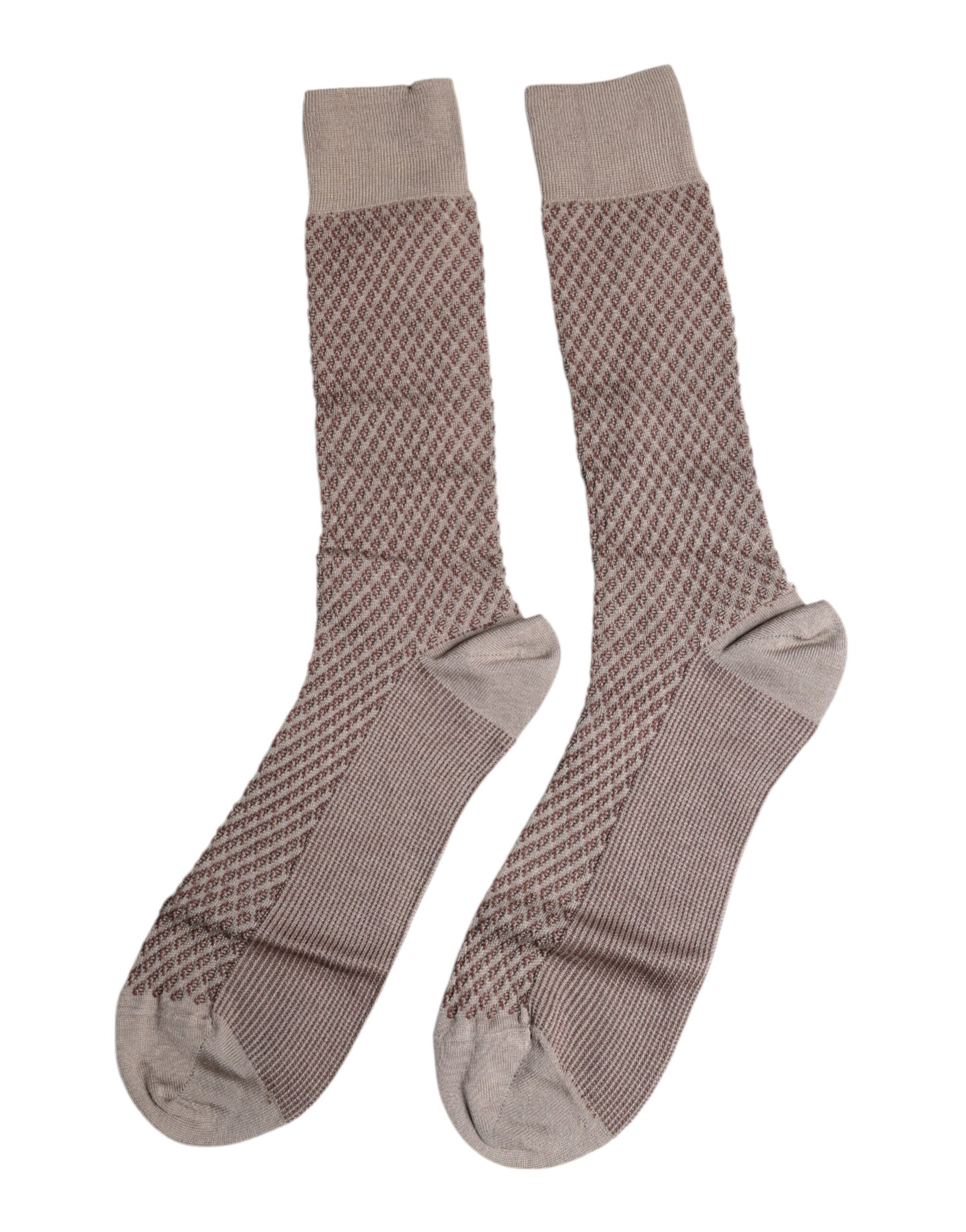 Braune, einfarbige Herrensocken mit DG-Logo in der Mitte der Wade