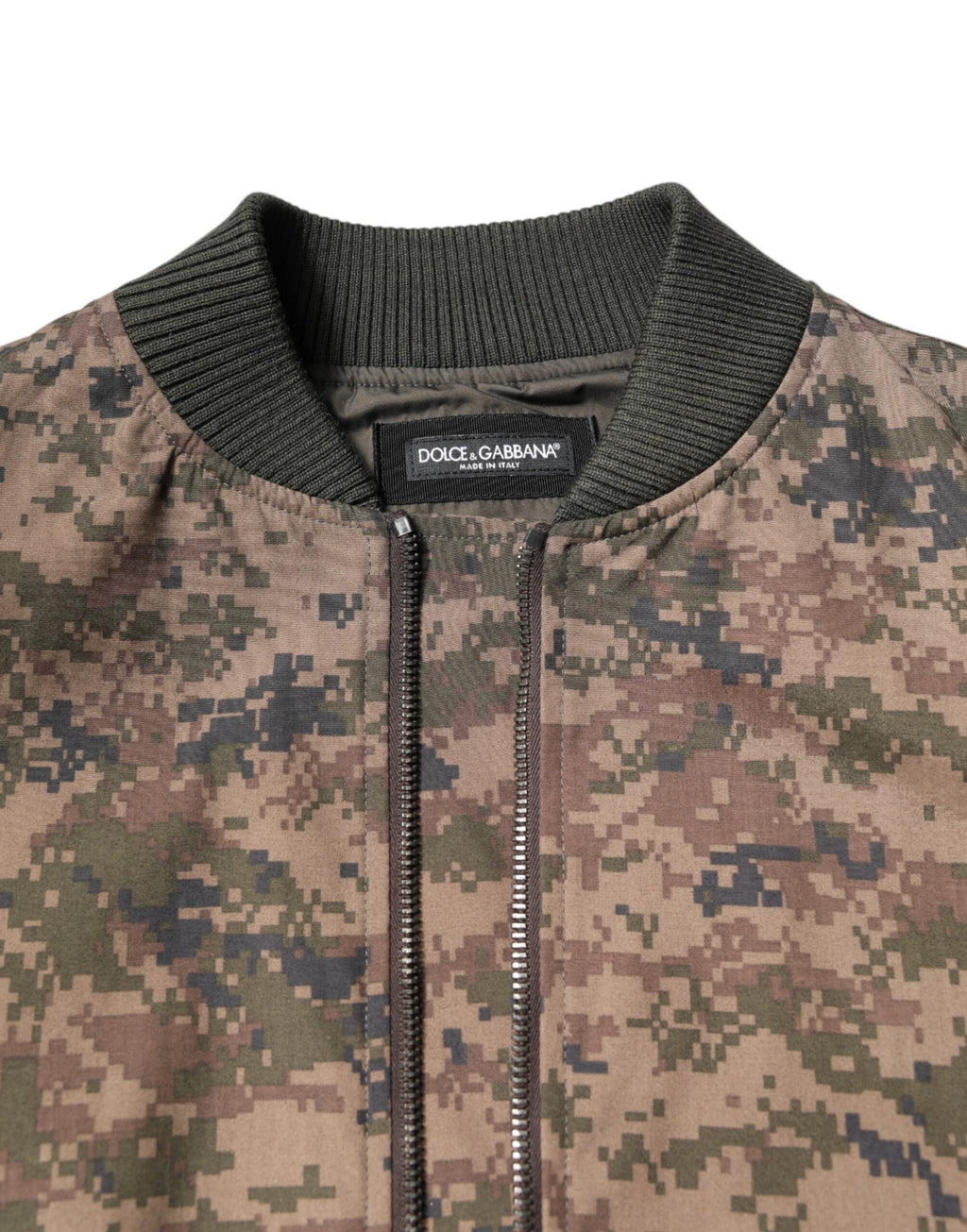Braune Camouflage-Bomberjacke mit durchgehendem Reißverschluss