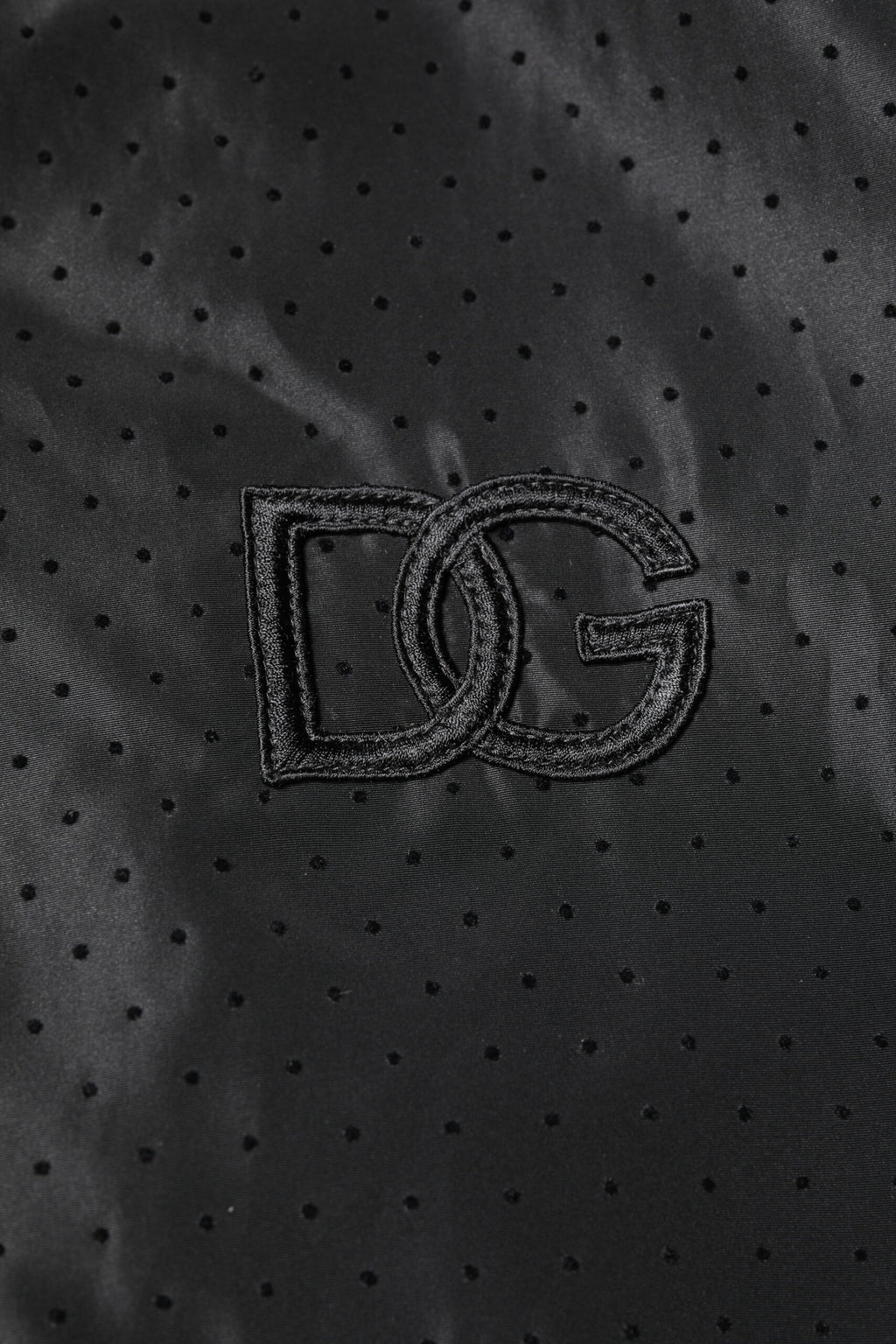 Schwarze Bomberjacke mit langen Ärmeln und durchgehendem Reißverschluss