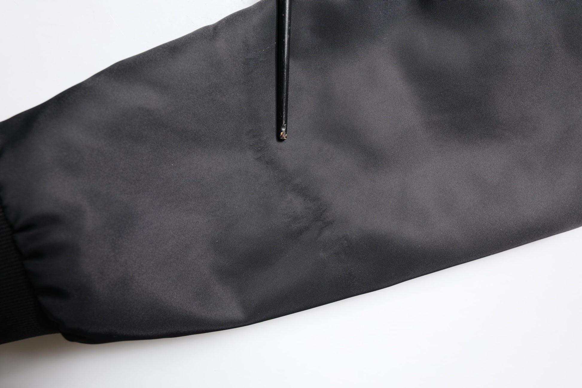 Schwarze Bikerjacke aus Lammleder mit durchgehendem Reißverschluss