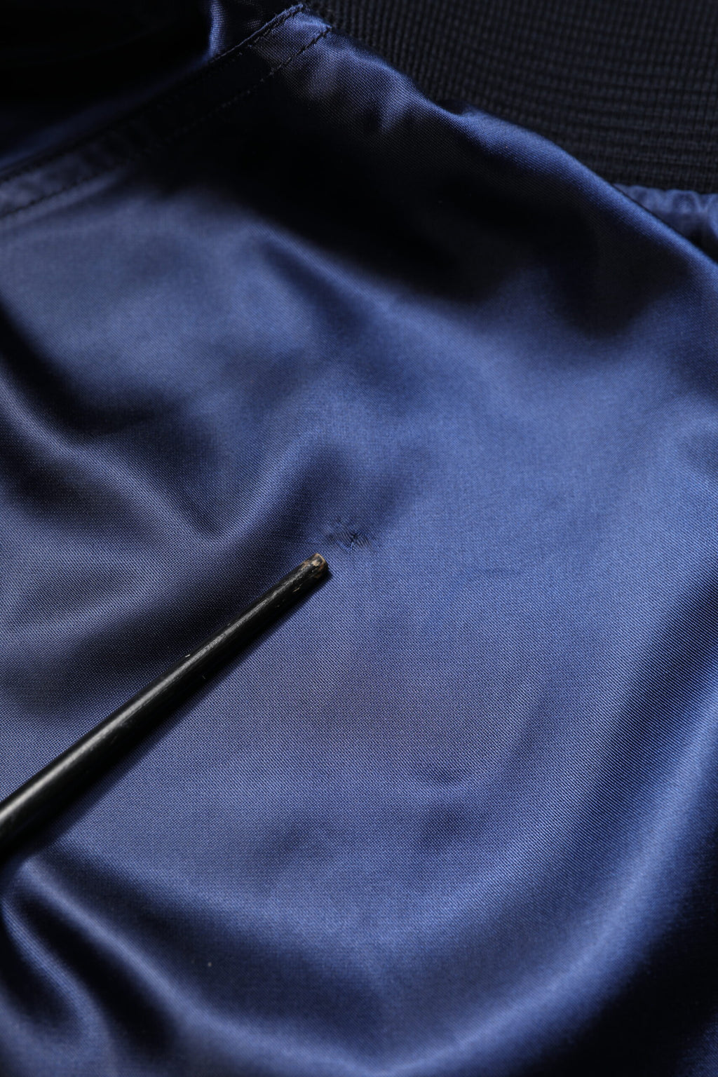 Blaue Nylon-Bomberjacke „DG Crown“ mit durchgehendem Reißverschluss