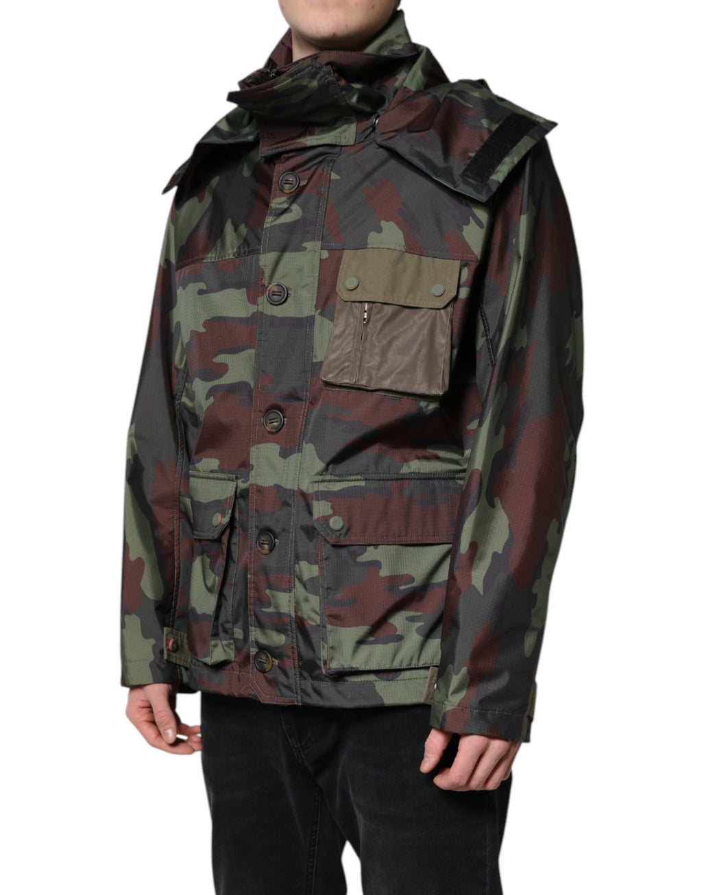 Mehrfarbige Camouflage-Kapuzenjacke mit Knöpfen