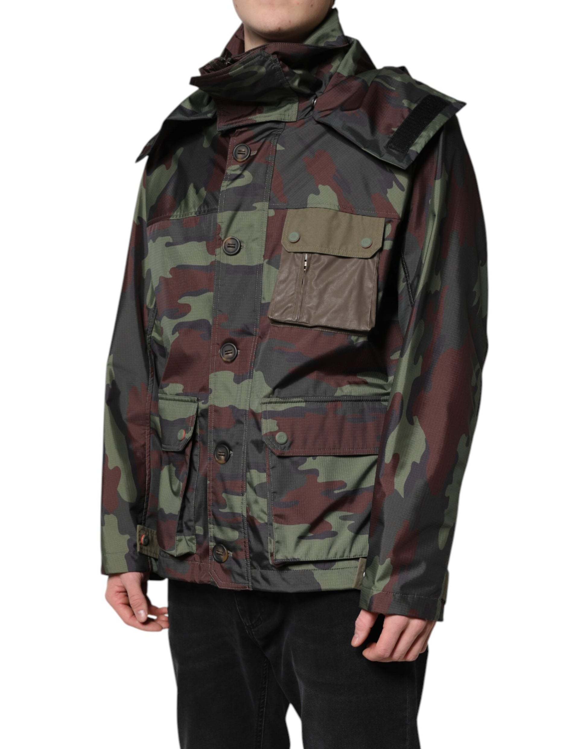Mehrfarbige Camouflage-Kapuzenjacke mit Knöpfen